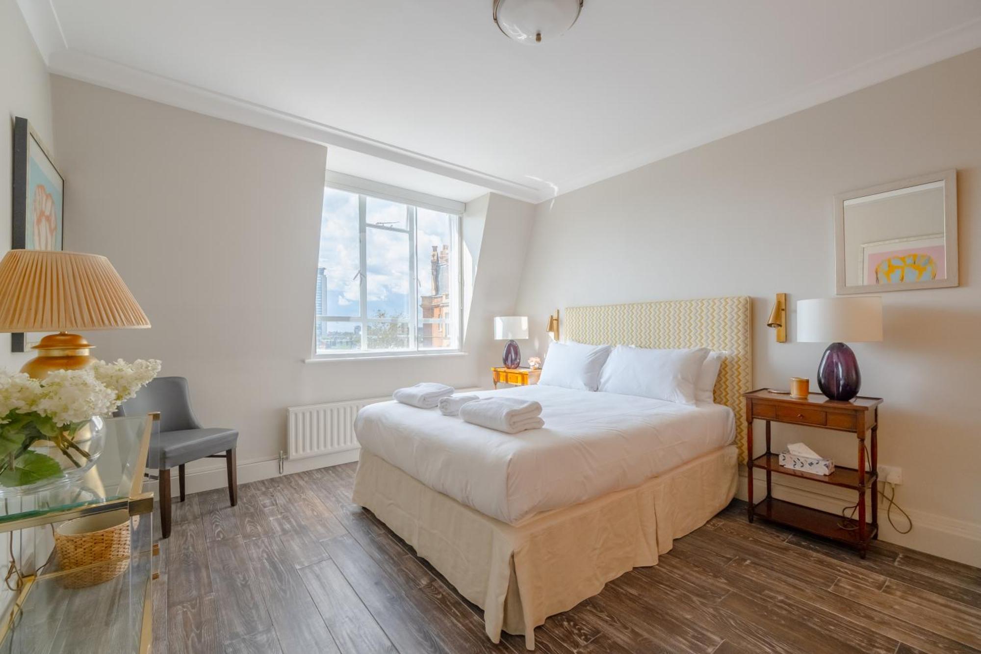 Beautifully Decorated 1bd Oasis - Earl's Court! London