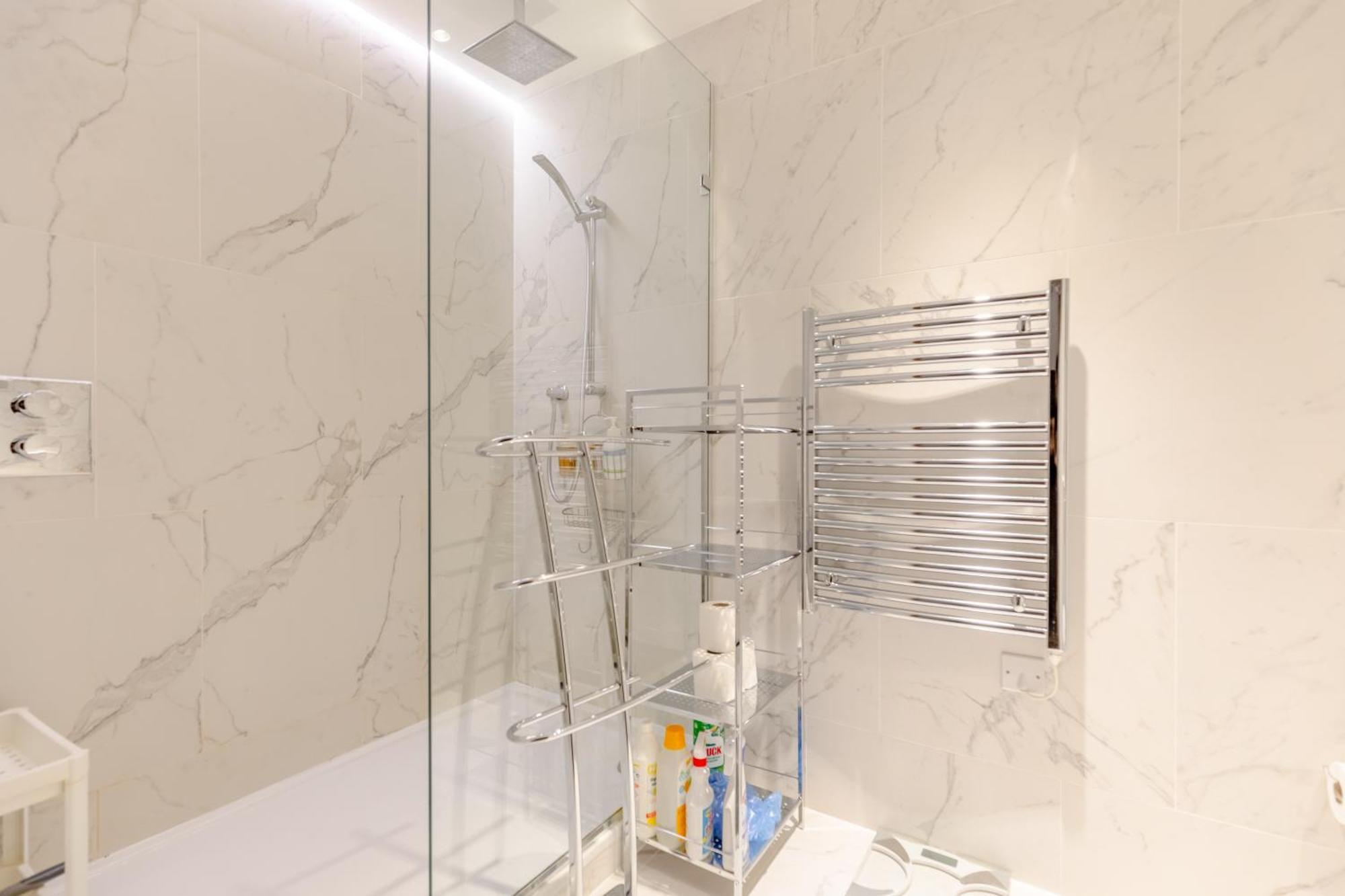 Stylish & Modern 1bd Flat - Chancery Lane! Lejlighed London
