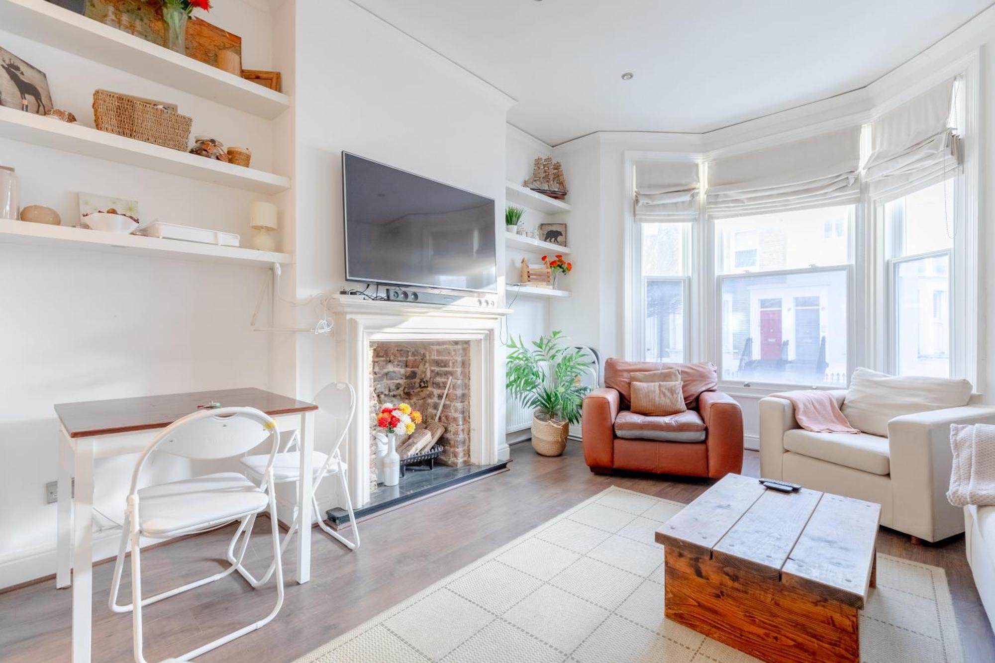 Radiant And Roomy 2bd Flat - Fulham! Apartment *