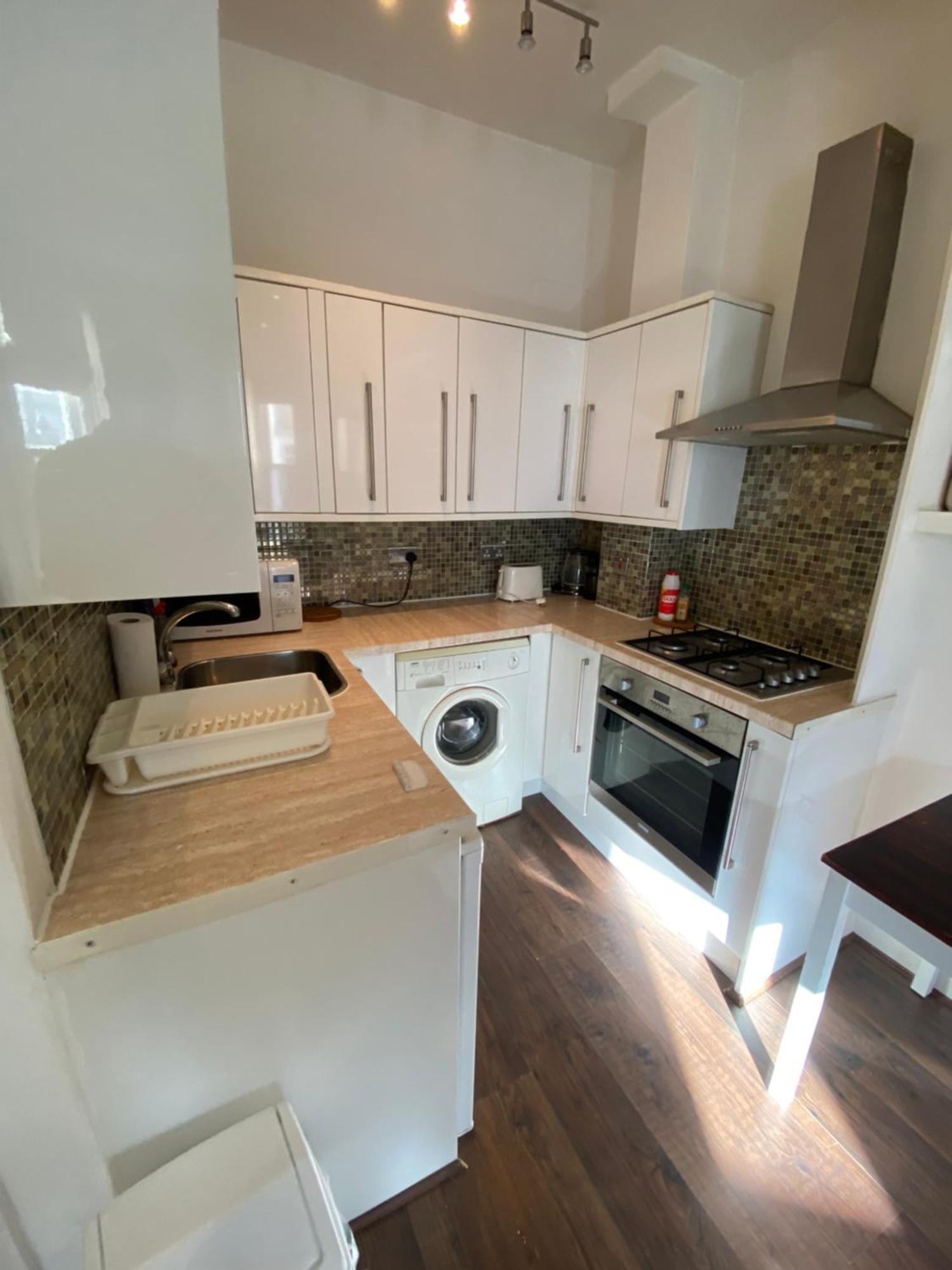 Apartment Radiant And Roomy 2bd Flat - Fulham! *
