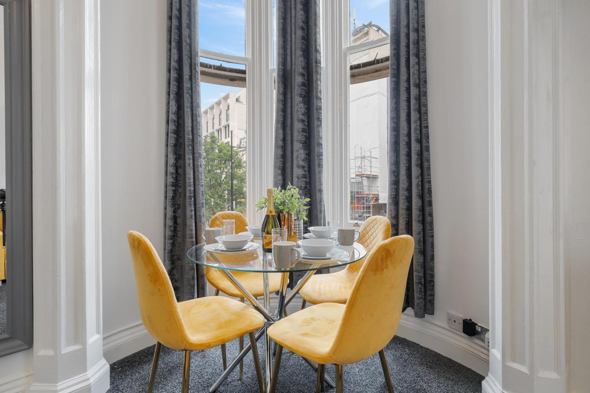 Elegant 3 Bedroom On Oxford Street Luxury Living In 2gc Apartment
