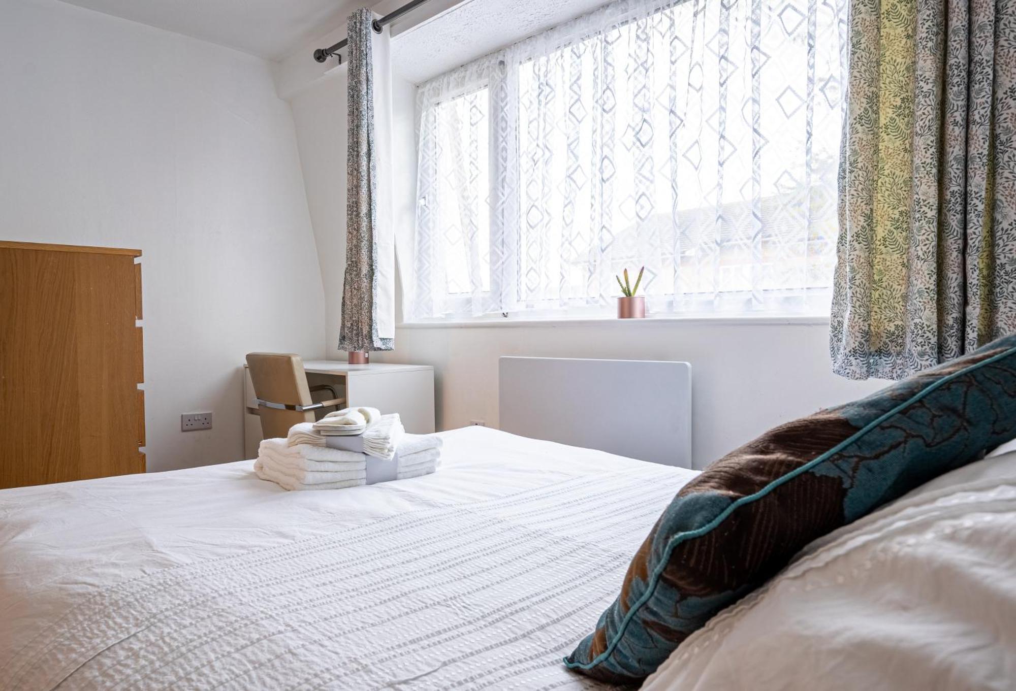 Docklands Near Excel And Airport 2 Double Ensuites For Up To 4 People * London