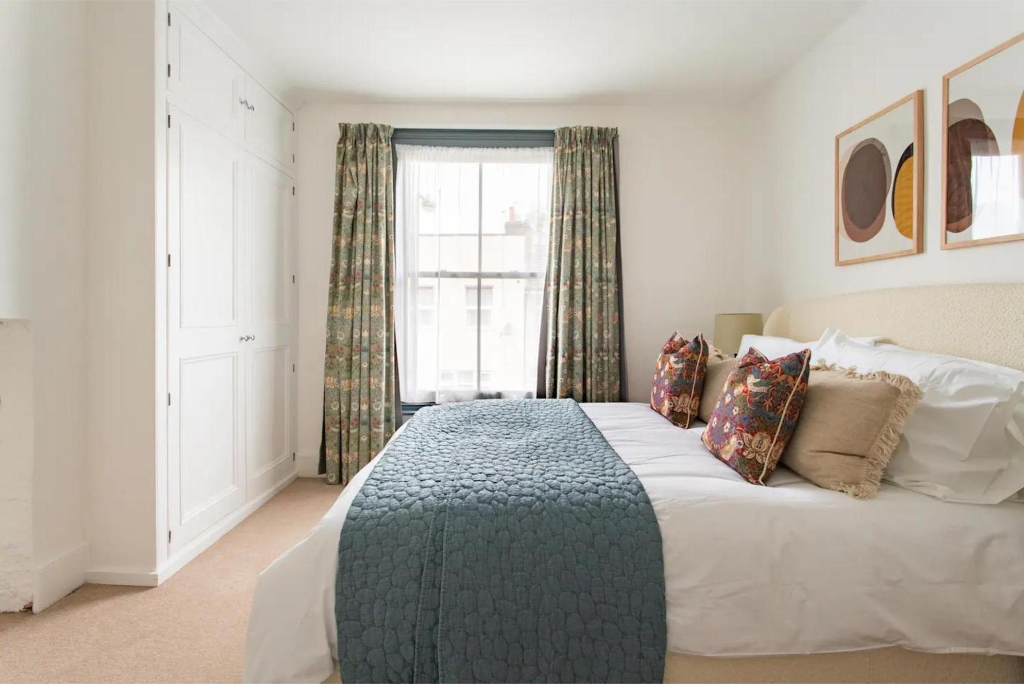 Poet's Corner - Charming Victorian Apartment