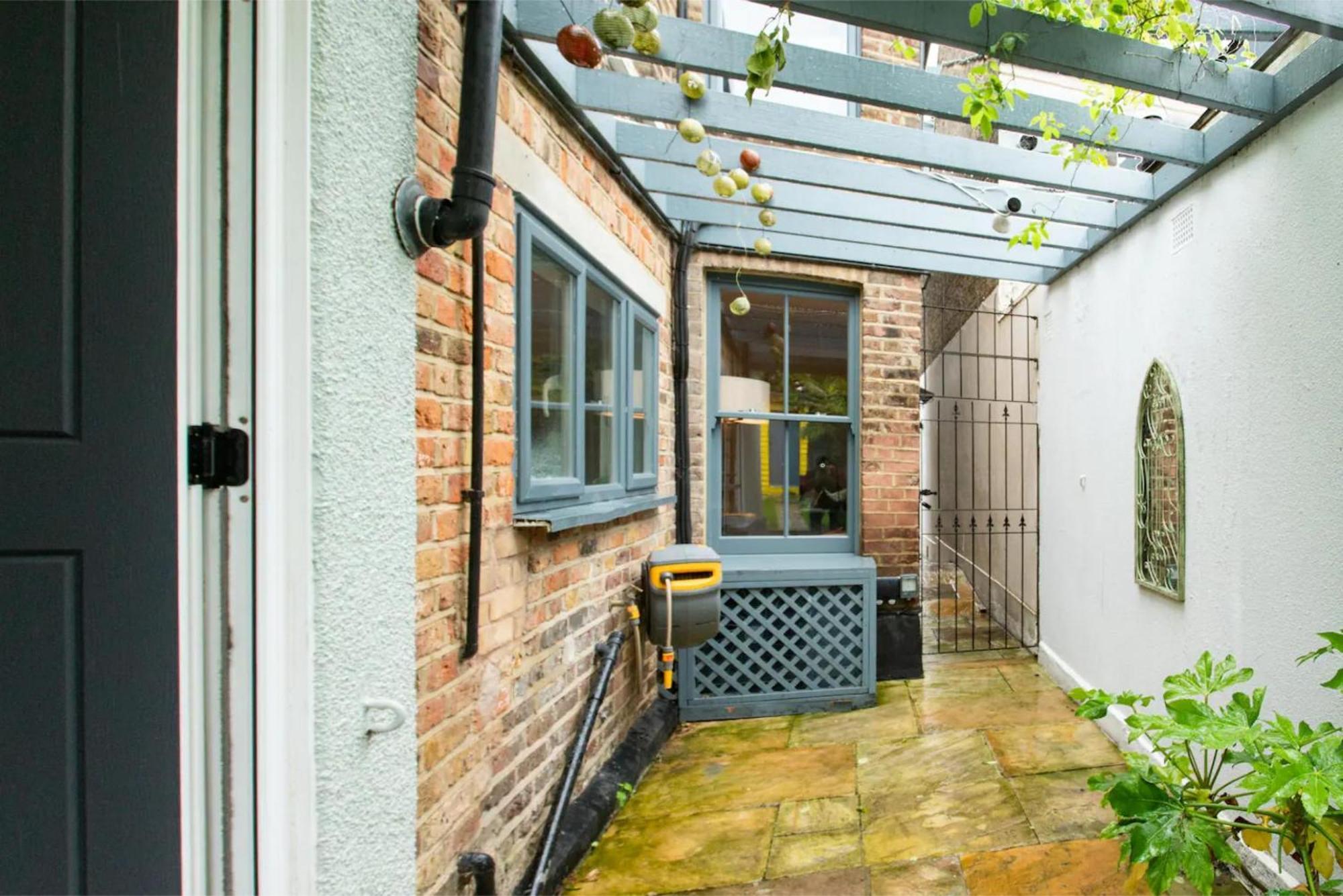 Poet's Corner - Charming Victorian Apartment *