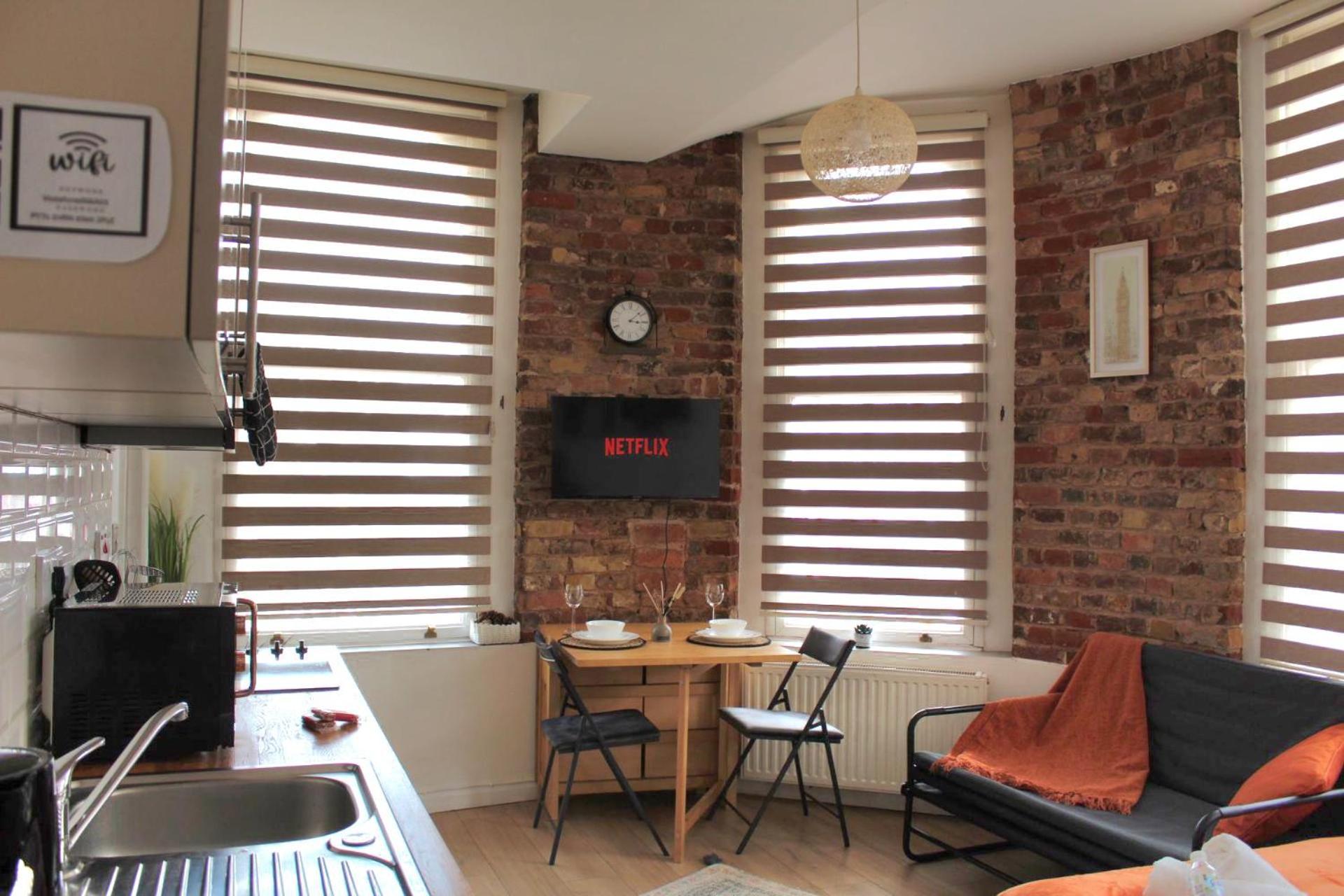 Rustic Hideout Contractor Friendly Spacious * London