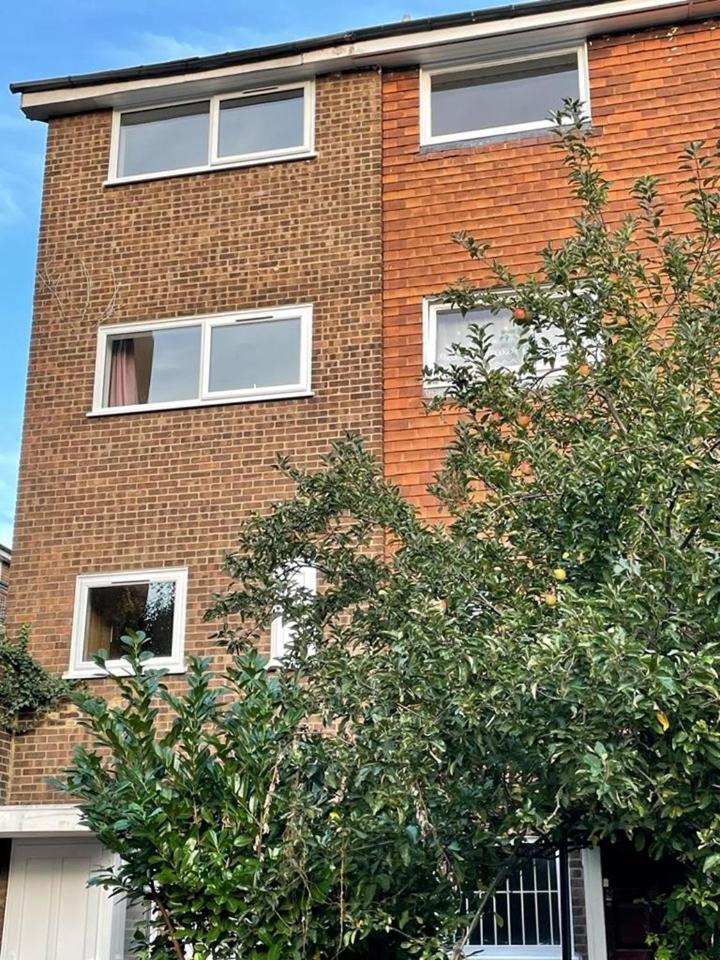 Spacious Double Bedroom With Private Bathroom Ensuite In Canary Wharf E14, Only 1 Stop To Excel And O2 For Short Or Long Let In Canary Wharf, Less Than An Hour From Heathrow, Stansted And Gatwick Airport Londen