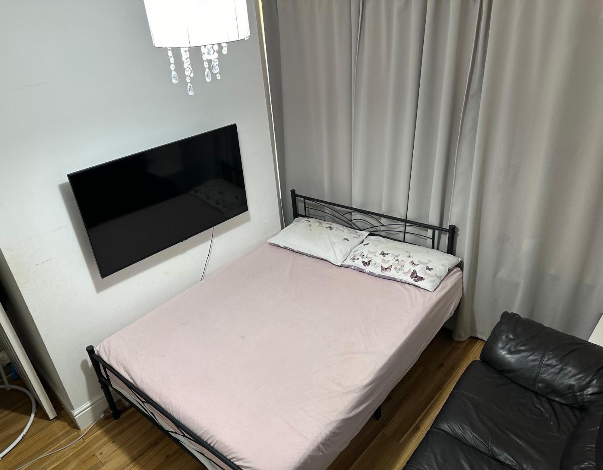 2 Bed Flat In Lägenhet