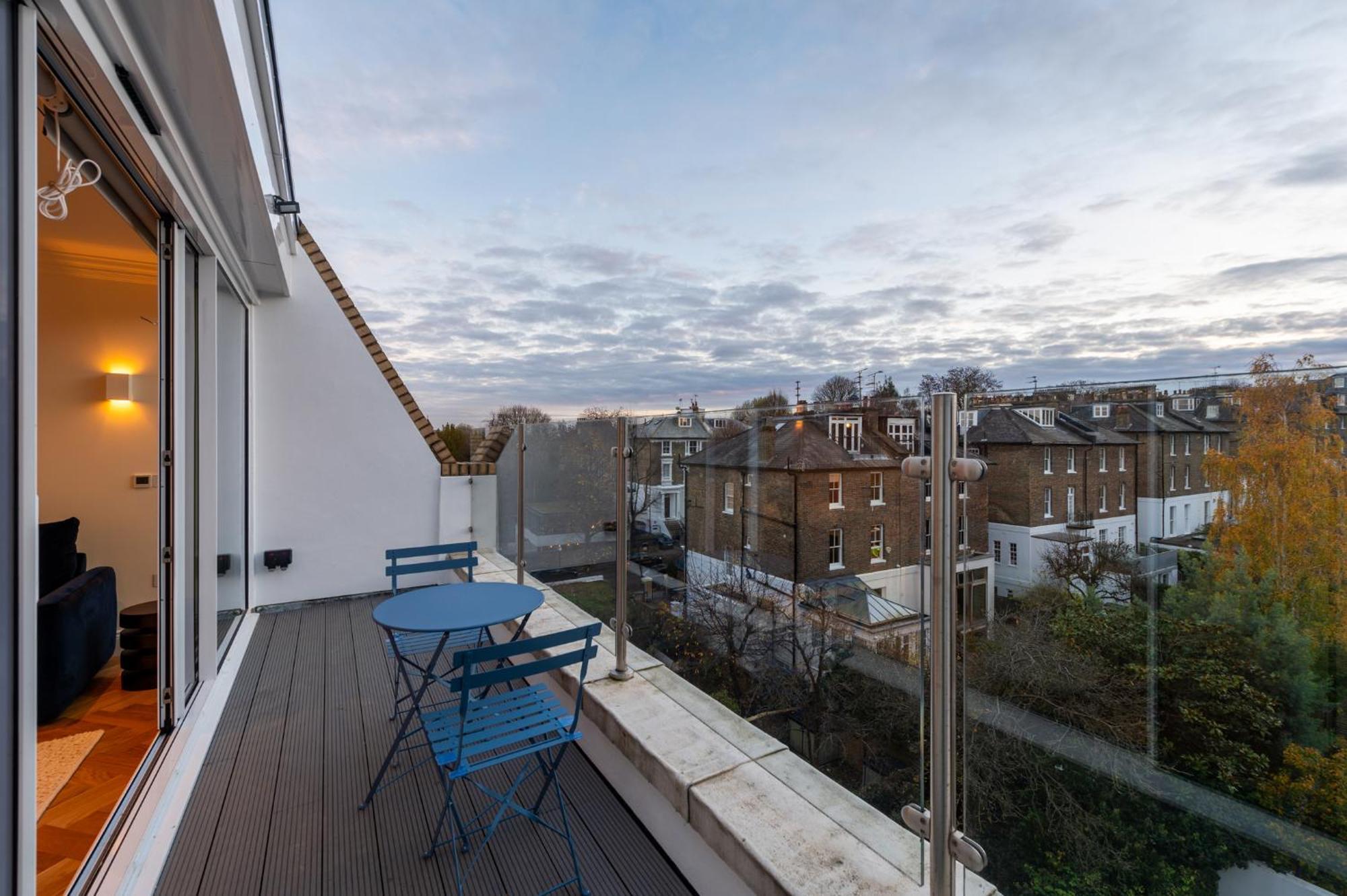 Stunning Hampstead Rh9 London