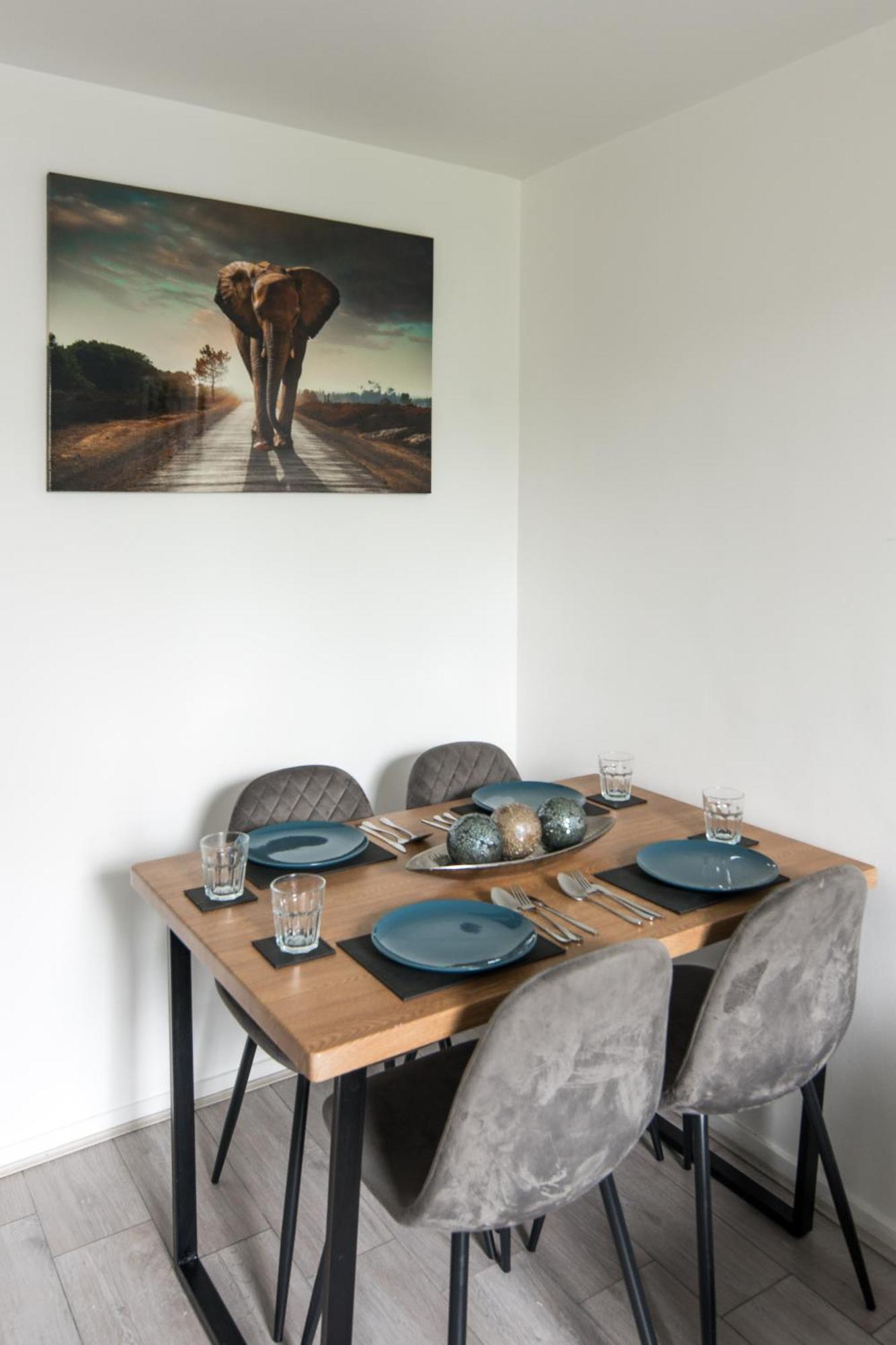 Stylish With Wifi And Easy Access To Appartement *