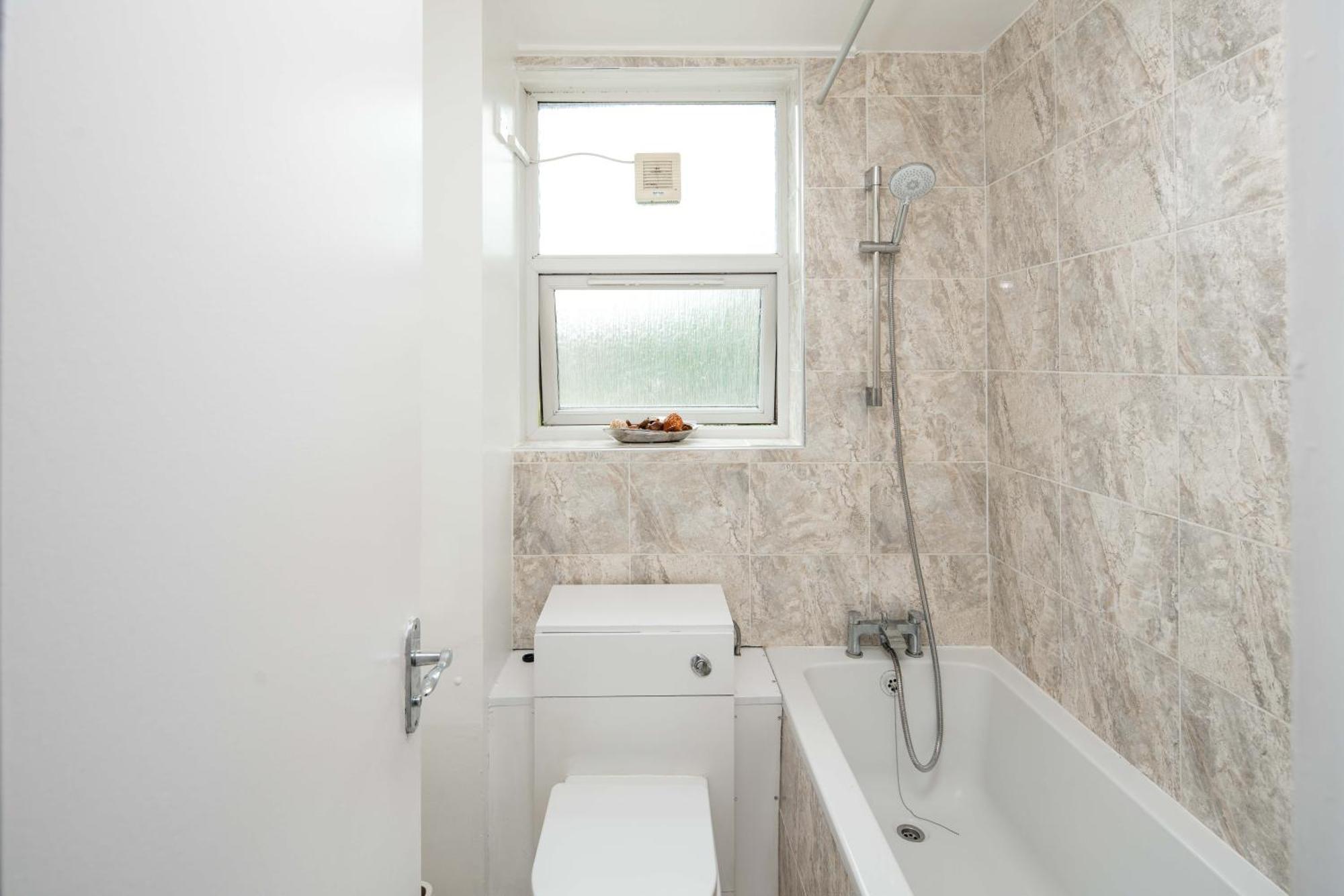 Stylish With Wifi And Easy Access To *