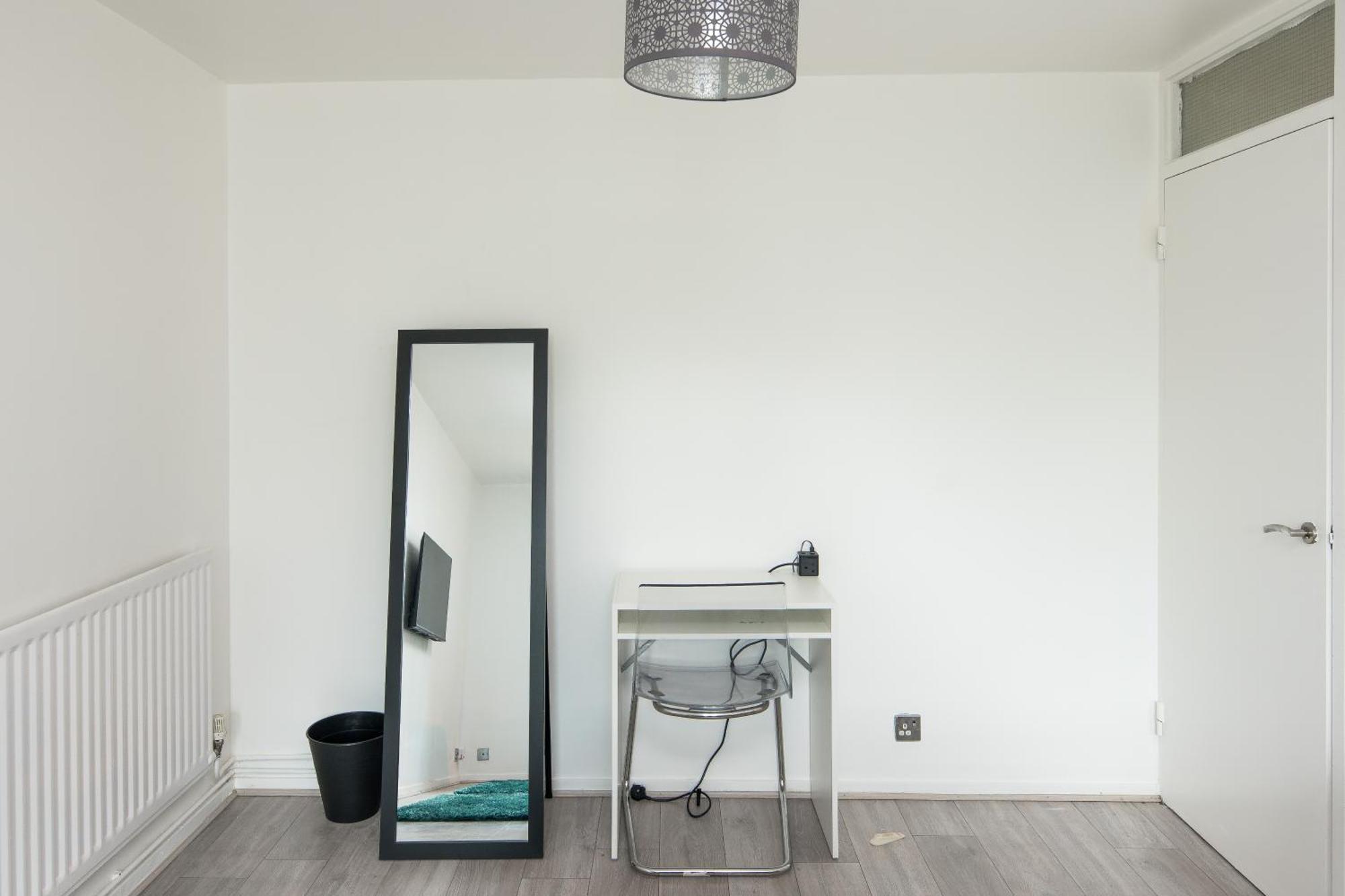 Stylish With Wifi And Easy Access To Lägenhet