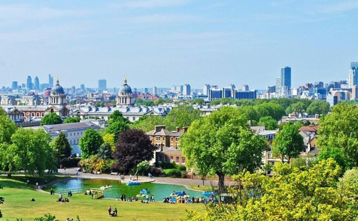 Gasthuis Spacious Double Bedroom With Private Bathroom Ensuite In Canary Wharf E14, Only 1 Stop To Excel And O2 For Short Or Long Let In Canary Wharf, Less Than An Hour From Heathrow, Stansted And Gatwick Airport Londen