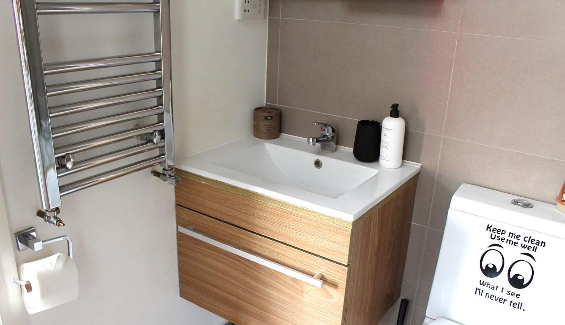 Rustic Hideout Contractor Friendly Spacious * London