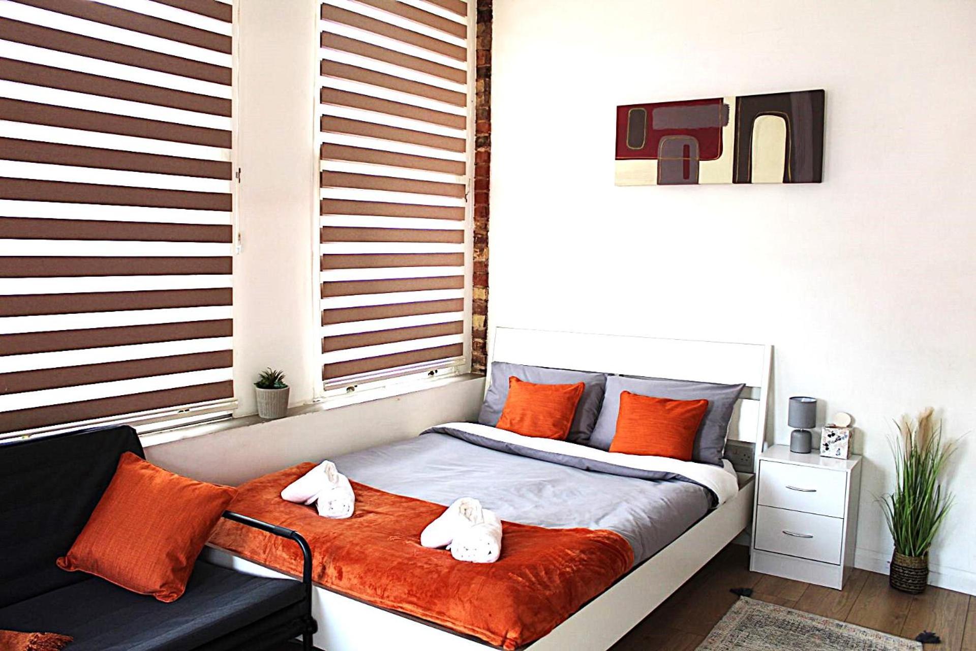 Rustic Hideout Contractor Friendly Spacious Lejlighed London
