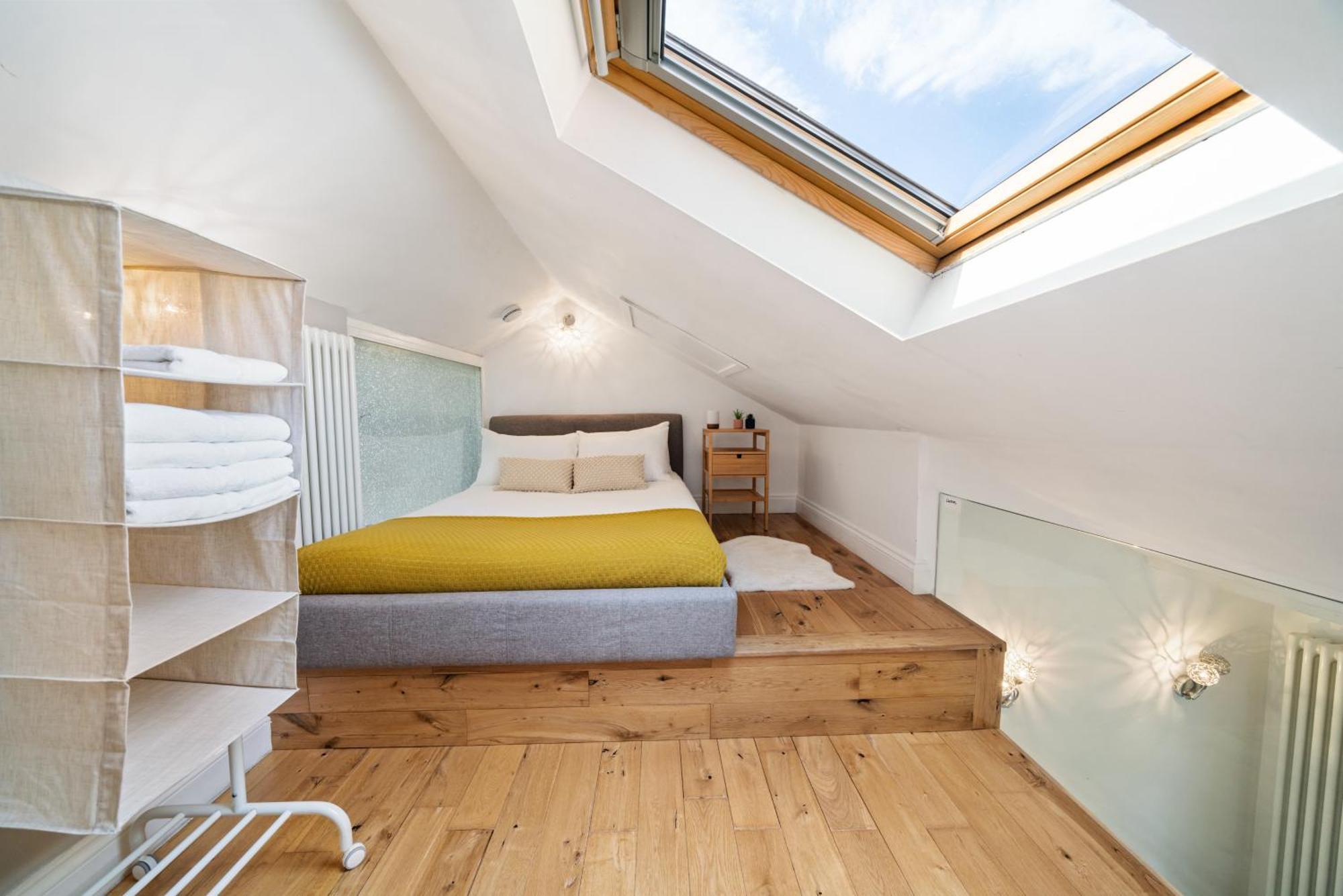 Apartment Hidden Gem In Location - Beautiful 2 Bed London