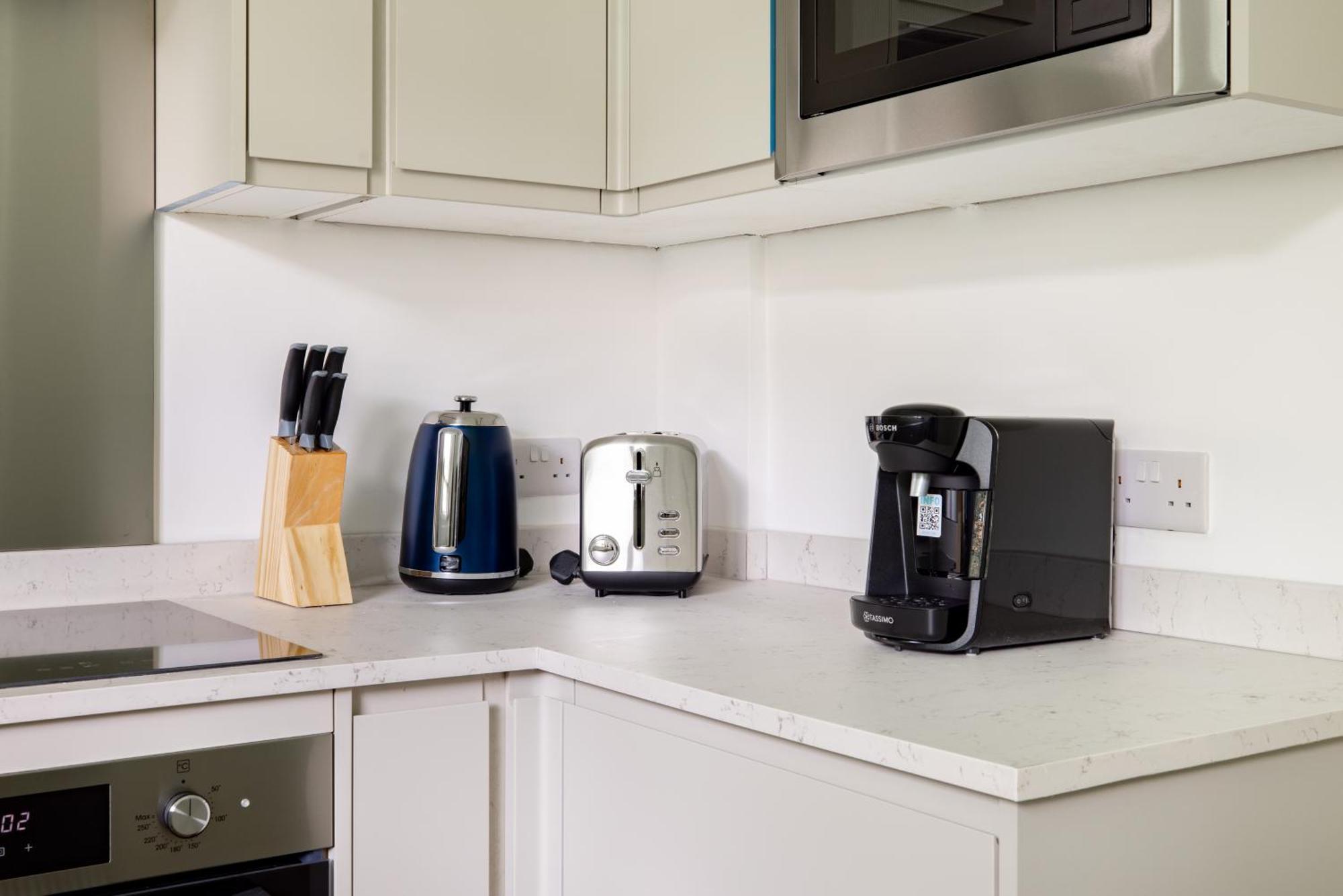 Penthousestays Wimbledon - Chic 2 Bedroom King Bed With Balcony - 2 Mins From Wimbledon Tennis Club And Museum - Aeltc * Londen