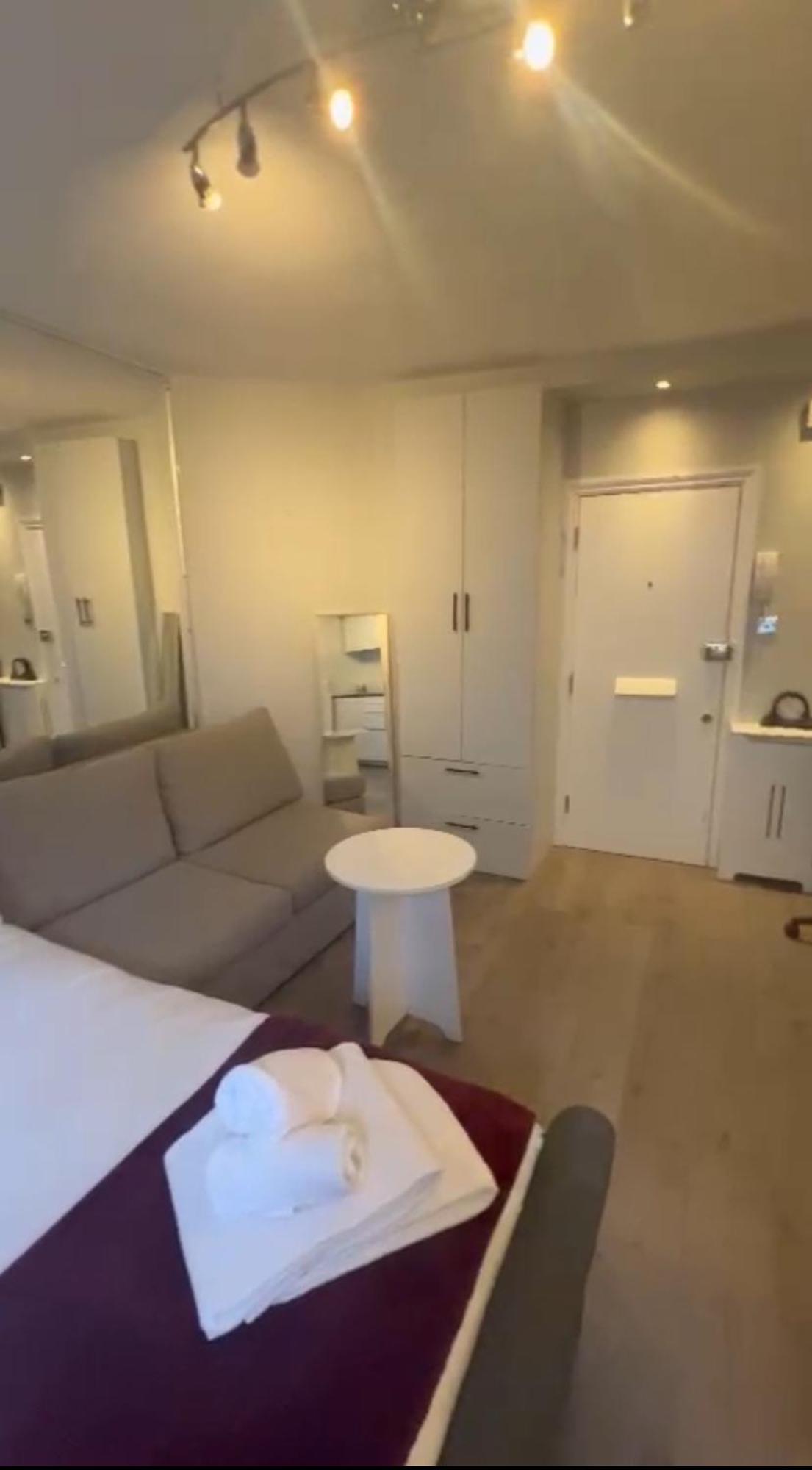 Charming Studio Apartment *