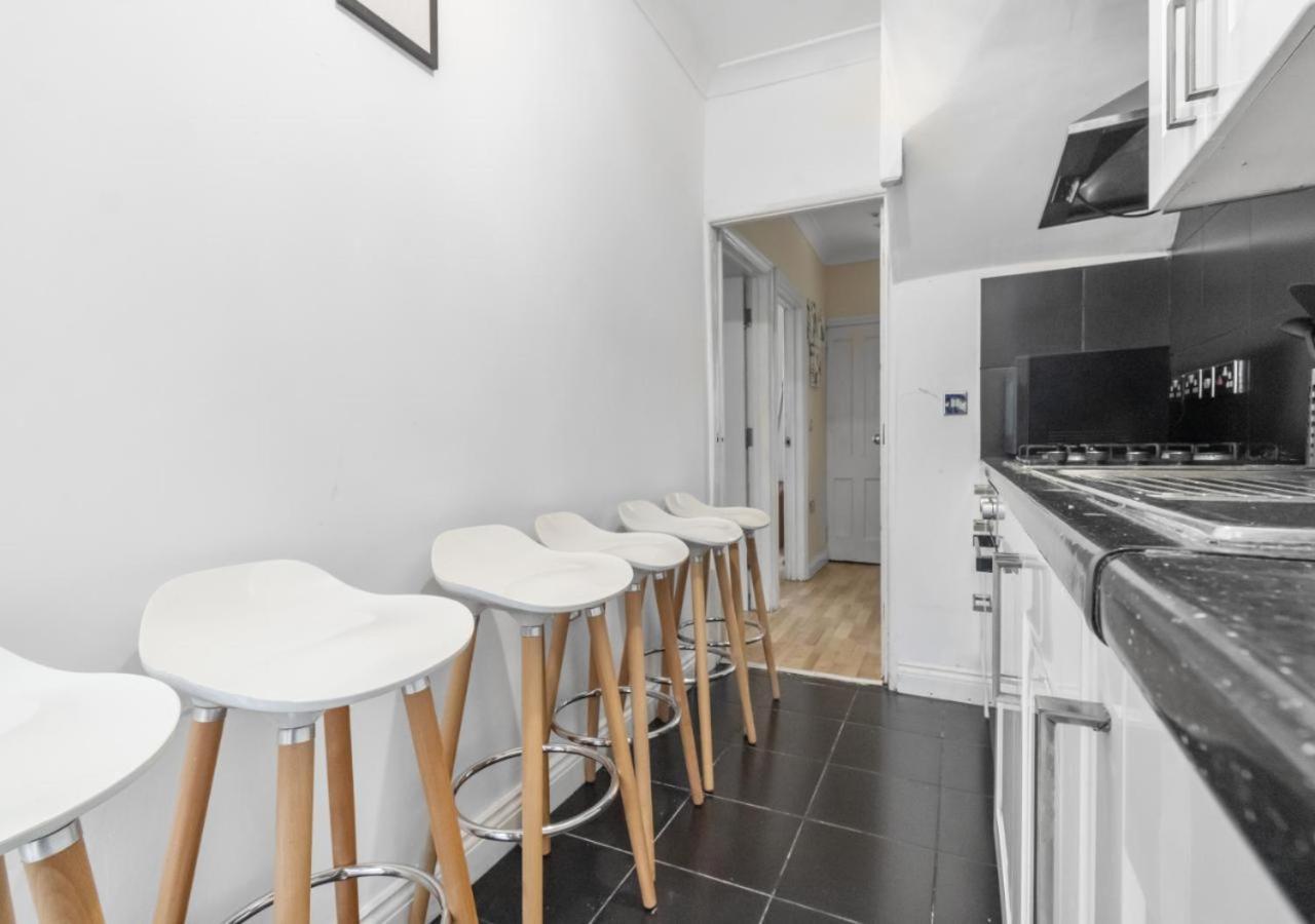 The Roundway Styles & Cosy Private In Appartamento