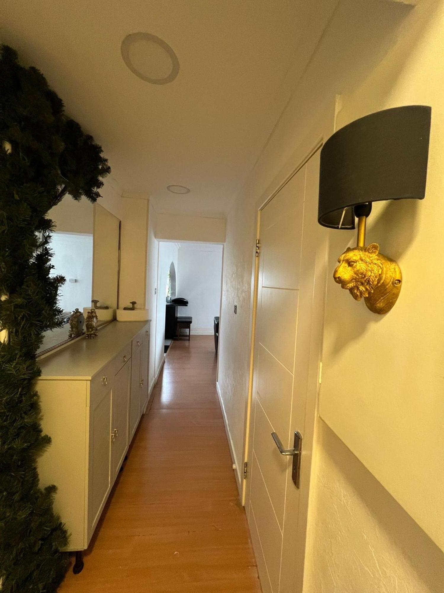 Lägenhet 2 Bedroom Flat In Zone 1 East With Parking *