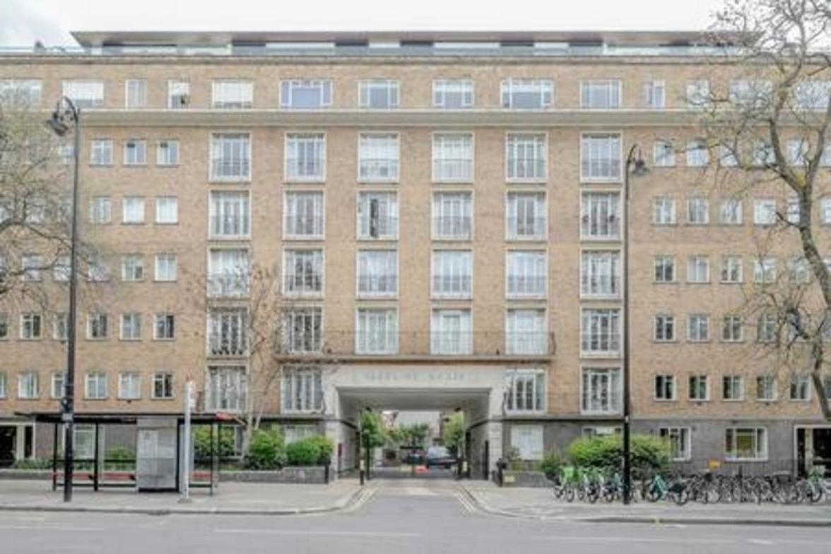 Location - Spacious 2bed In Front Of Hyde Park Apartment London