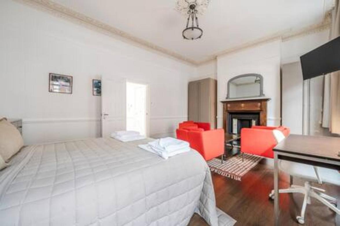 Unbeatable Location In Camden-spacious Flat Appartement Londen