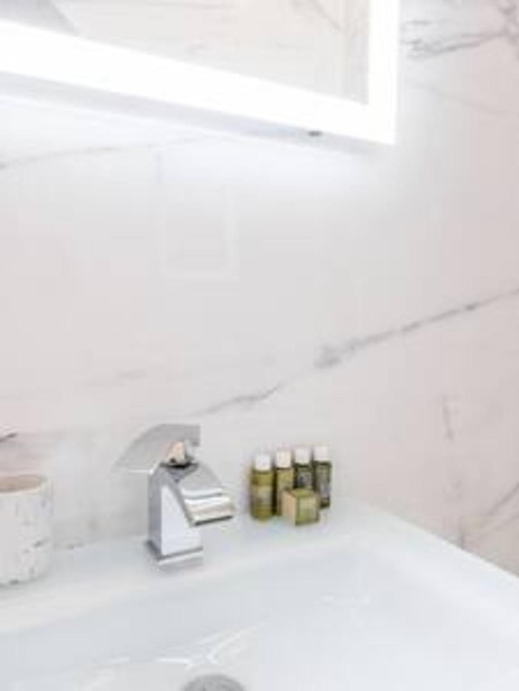 Beautiful Refurbished 2bed2bath Next To Hyde Park Londen