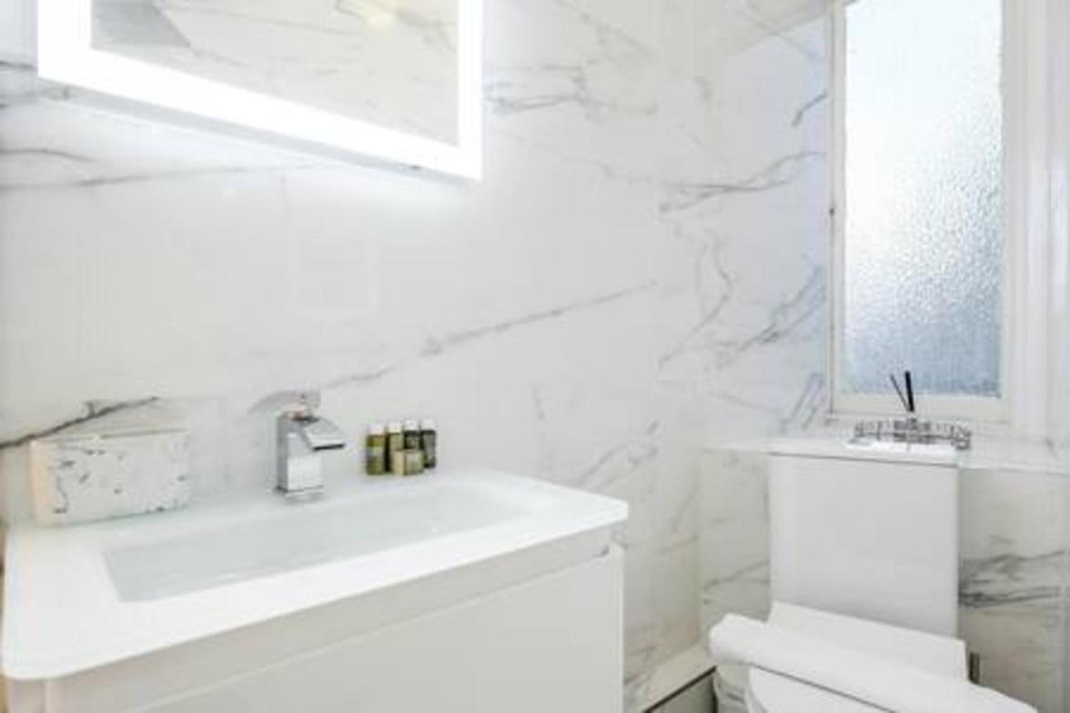 Beautiful Refurbished 2bed2bath Next To Hyde Park * Londen