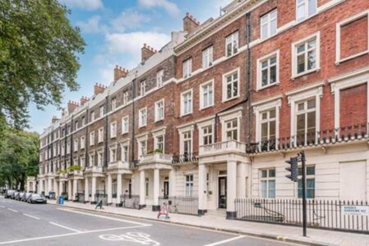 Beautiful Refurbished 2bed2bath Next To Hyde Park Appartement *