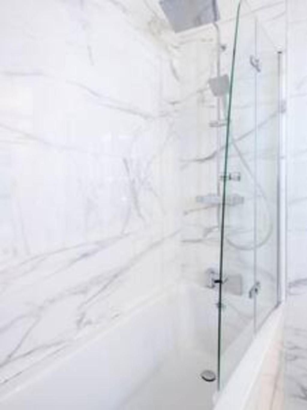Beautiful Refurbished 2bed2bath Next To Hyde Park Appartement *
