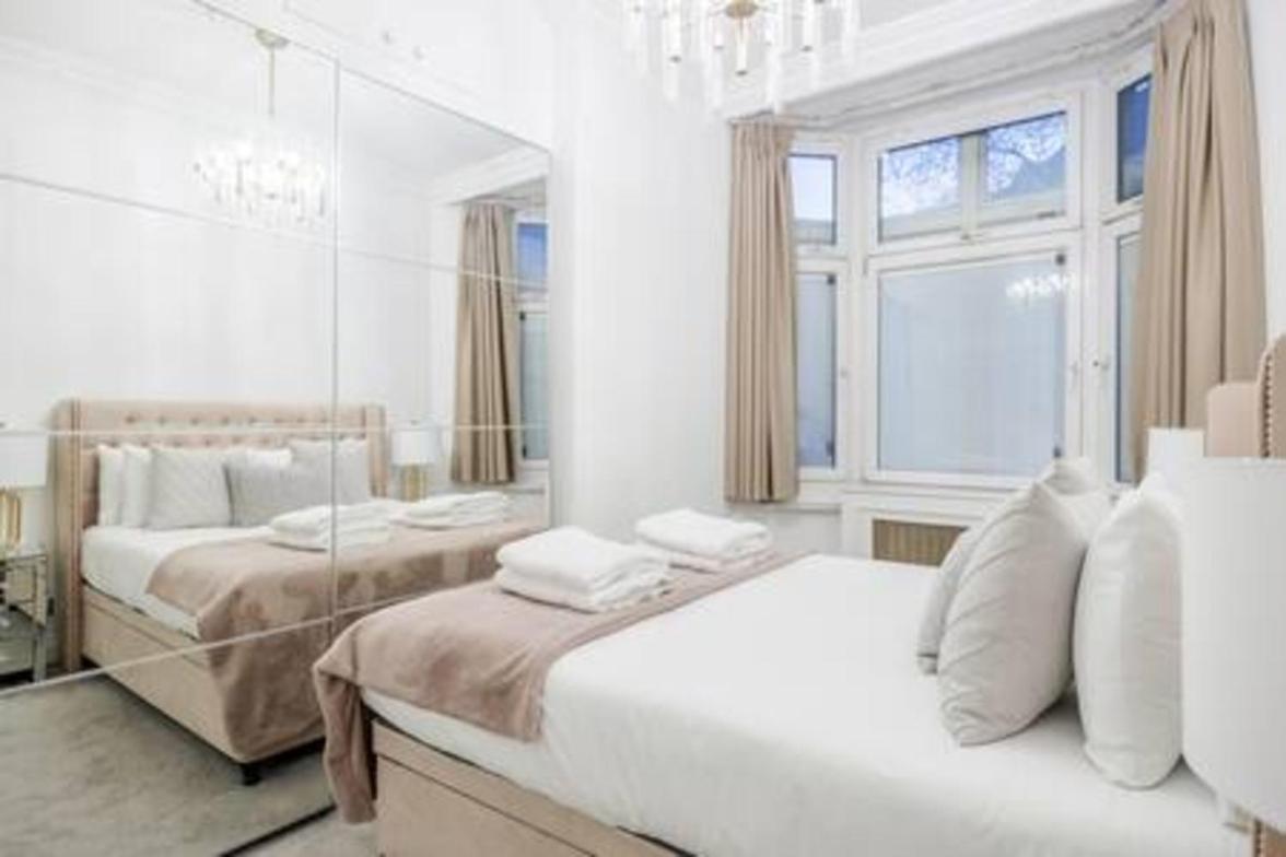 Beautiful Refurbished 2bed2bath Next To Hyde Park Londen