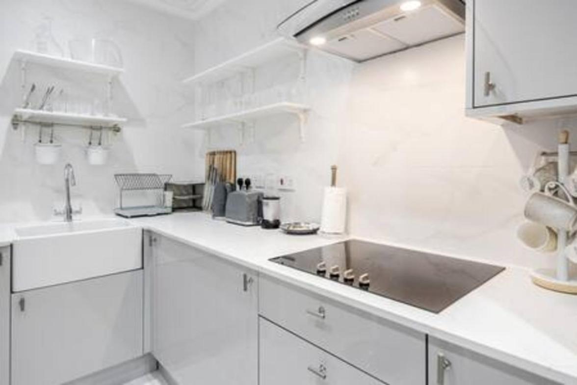 Beautiful Refurbished 2bed2bath Next To Hyde Park * Londen