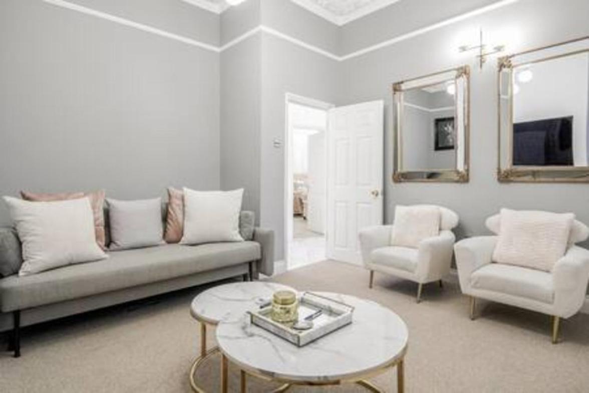 Beautiful Refurbished 2bed2bath Next To Hyde Park Appartement Londen