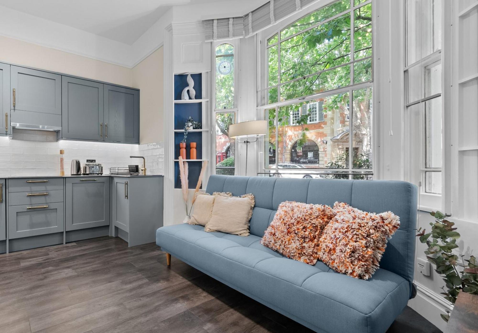 Vichy - The Hampstead Star | Prime Location Lejlighed London