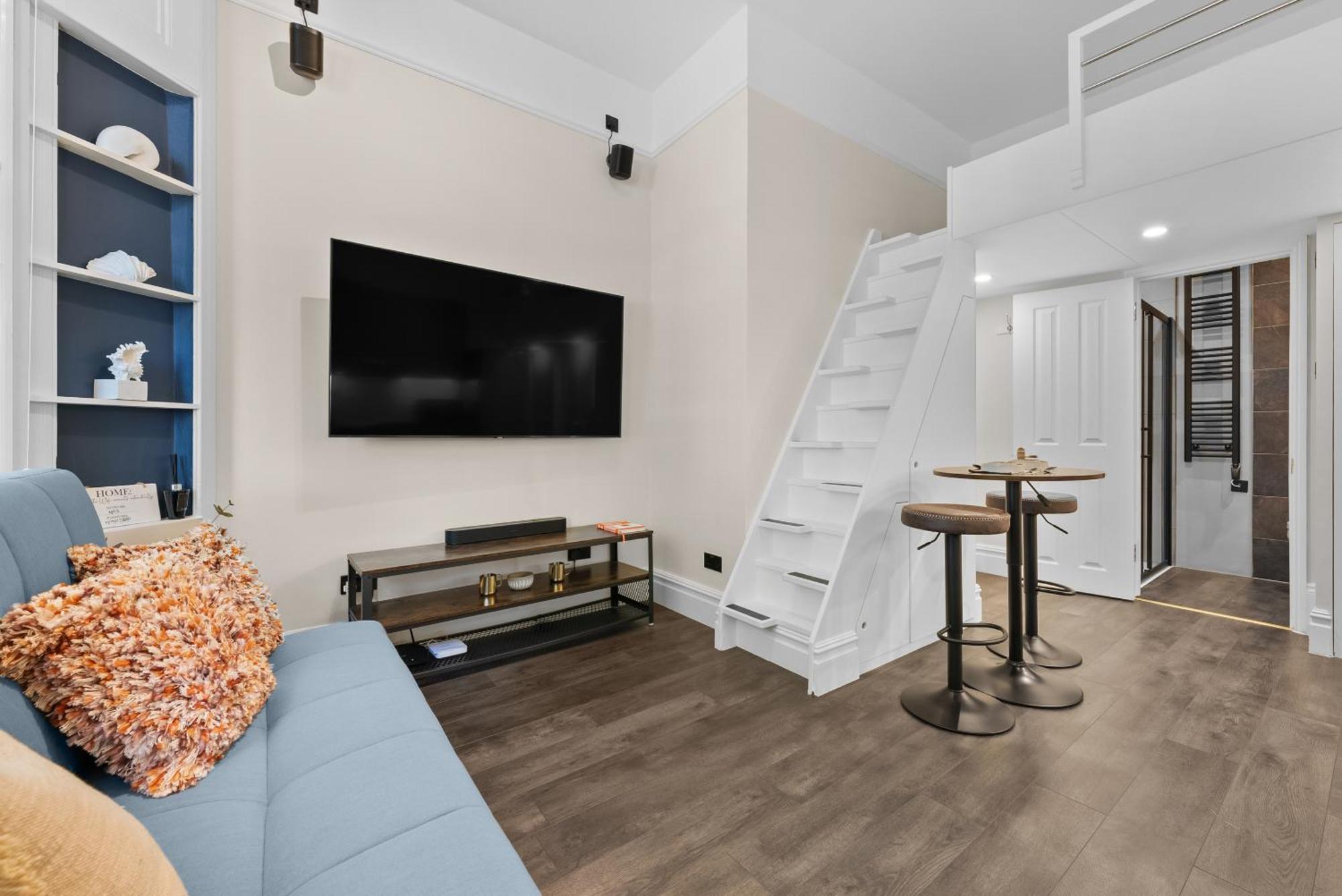 Vichy - The Hampstead Star | Prime Location Lejlighed London