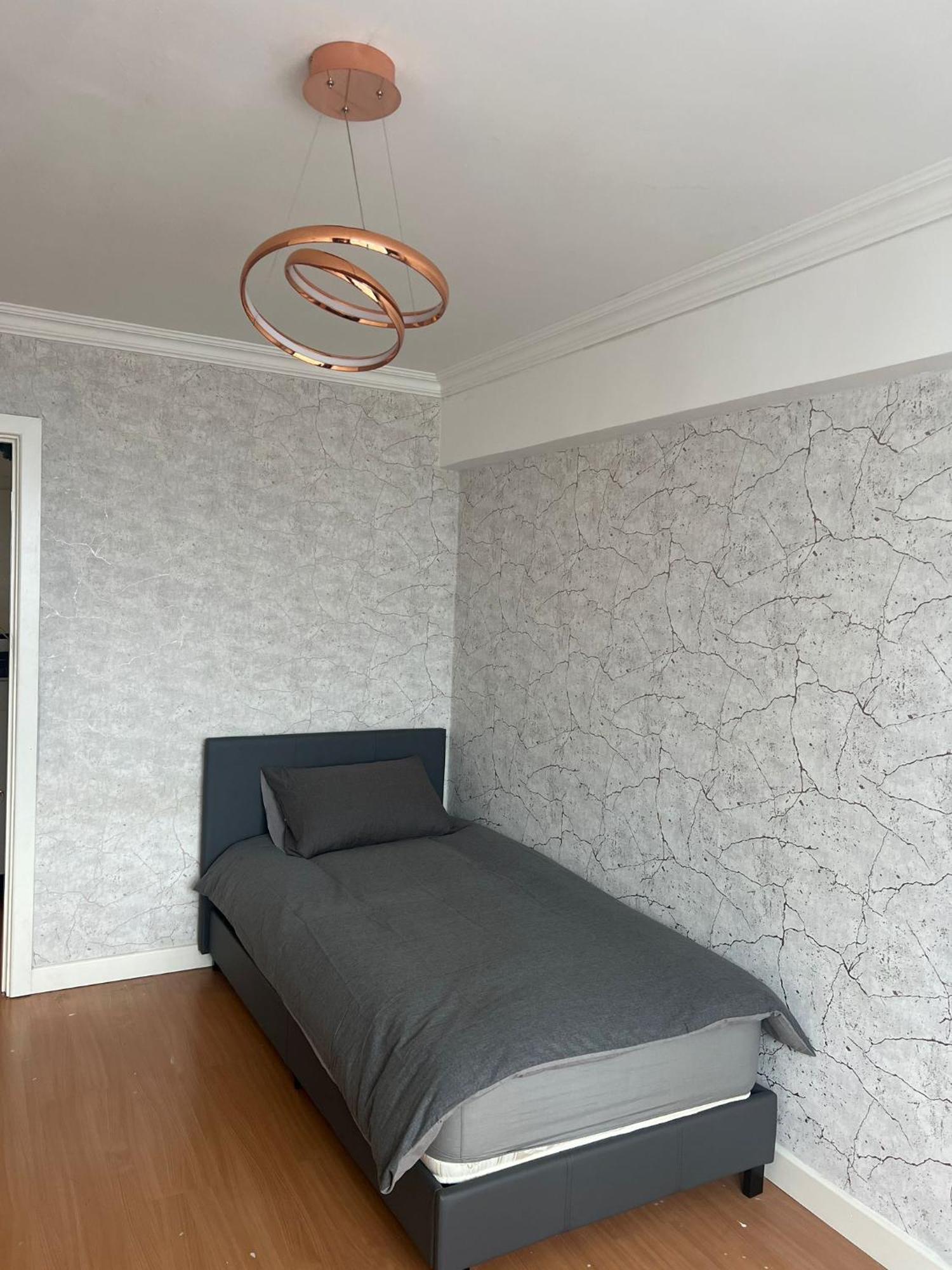 2 Bedroom Flat In Zone 1 East With Parking Lägenhet *