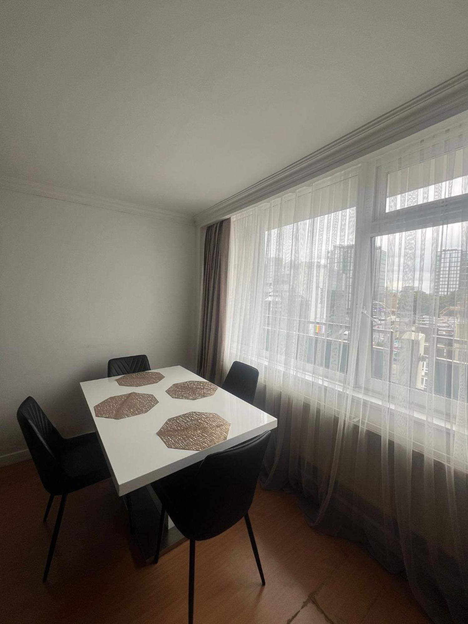 Lägenhet 2 Bedroom Flat In Zone 1 East With Parking
