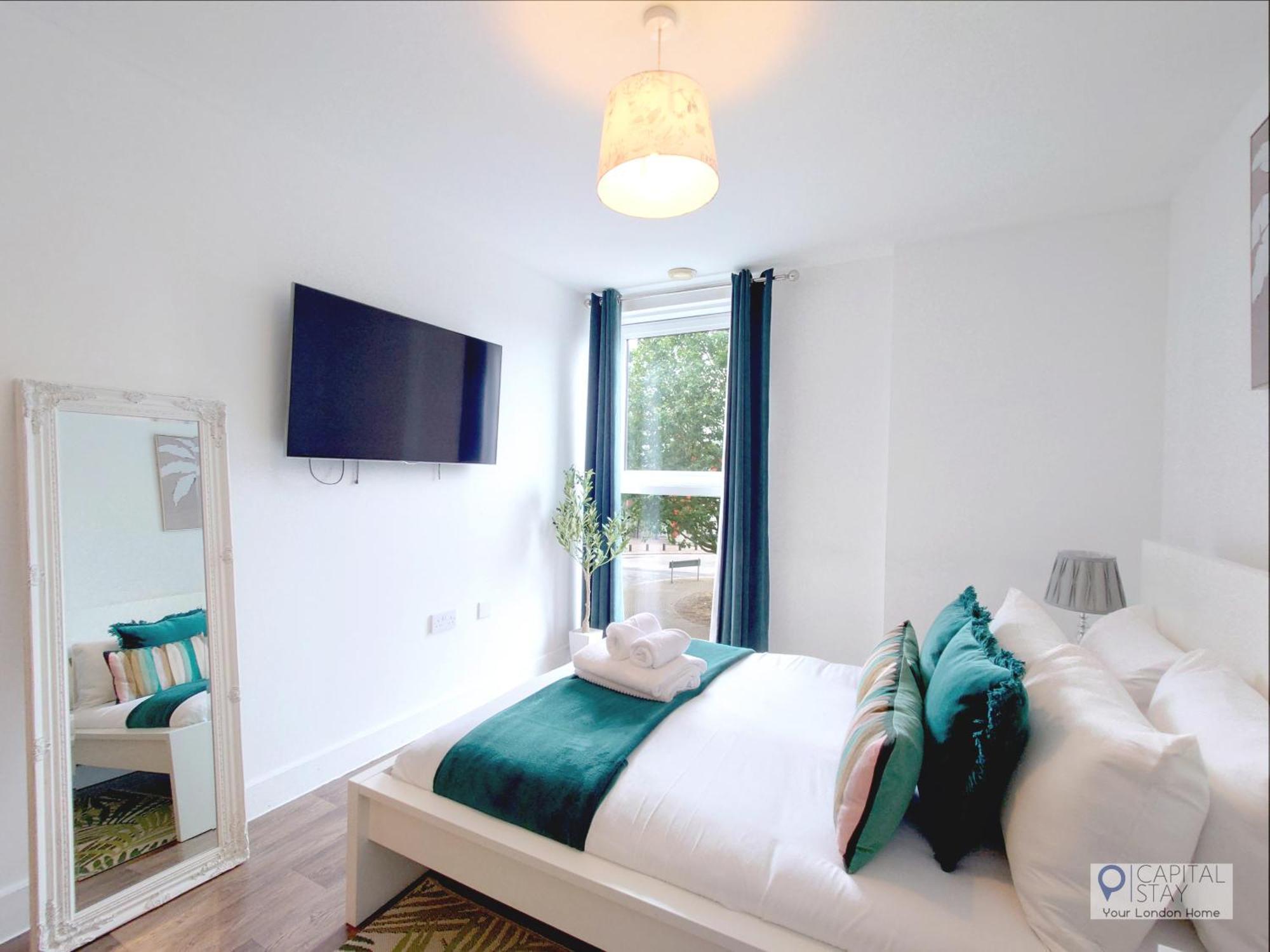 Two Bed Serviced By Docklands Londra