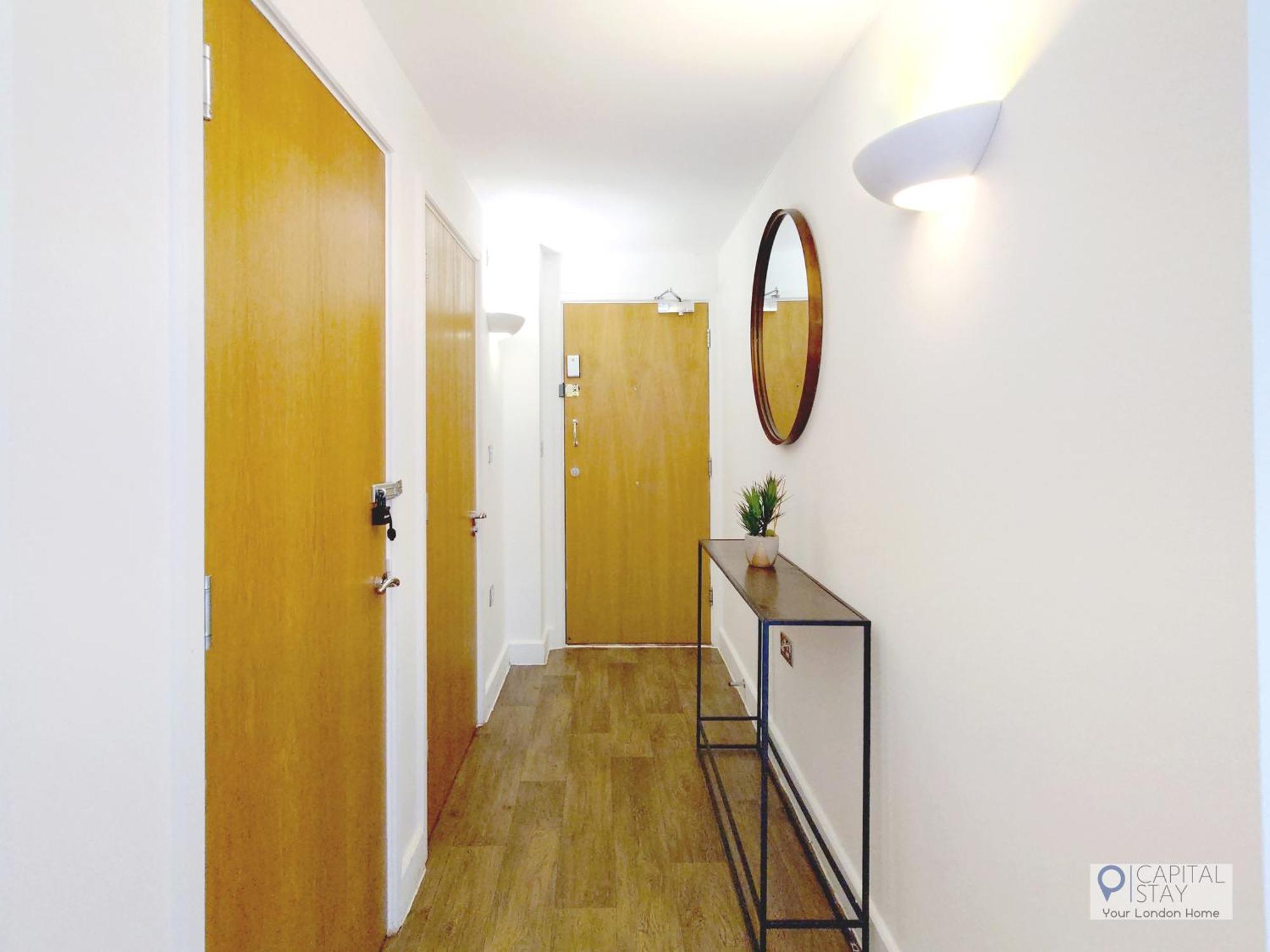 Two Bed Serviced By Docklands * Londra