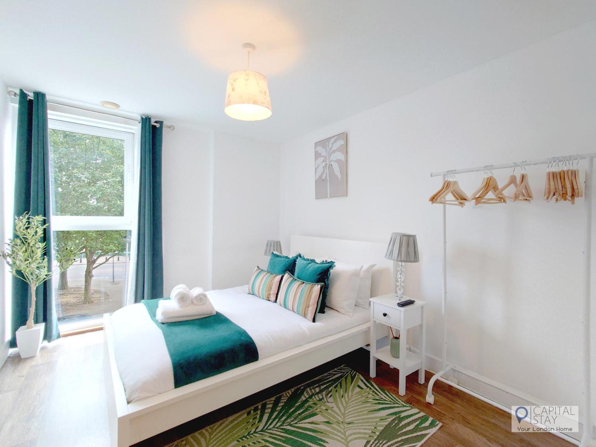 Two Bed Serviced By Docklands Londra