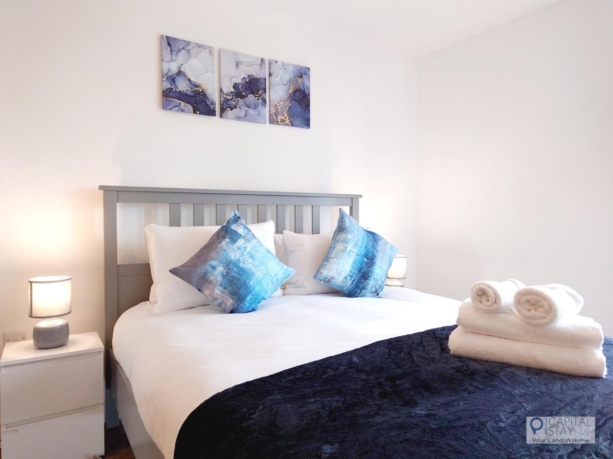 Two Bed Serviced By Docklands Londra