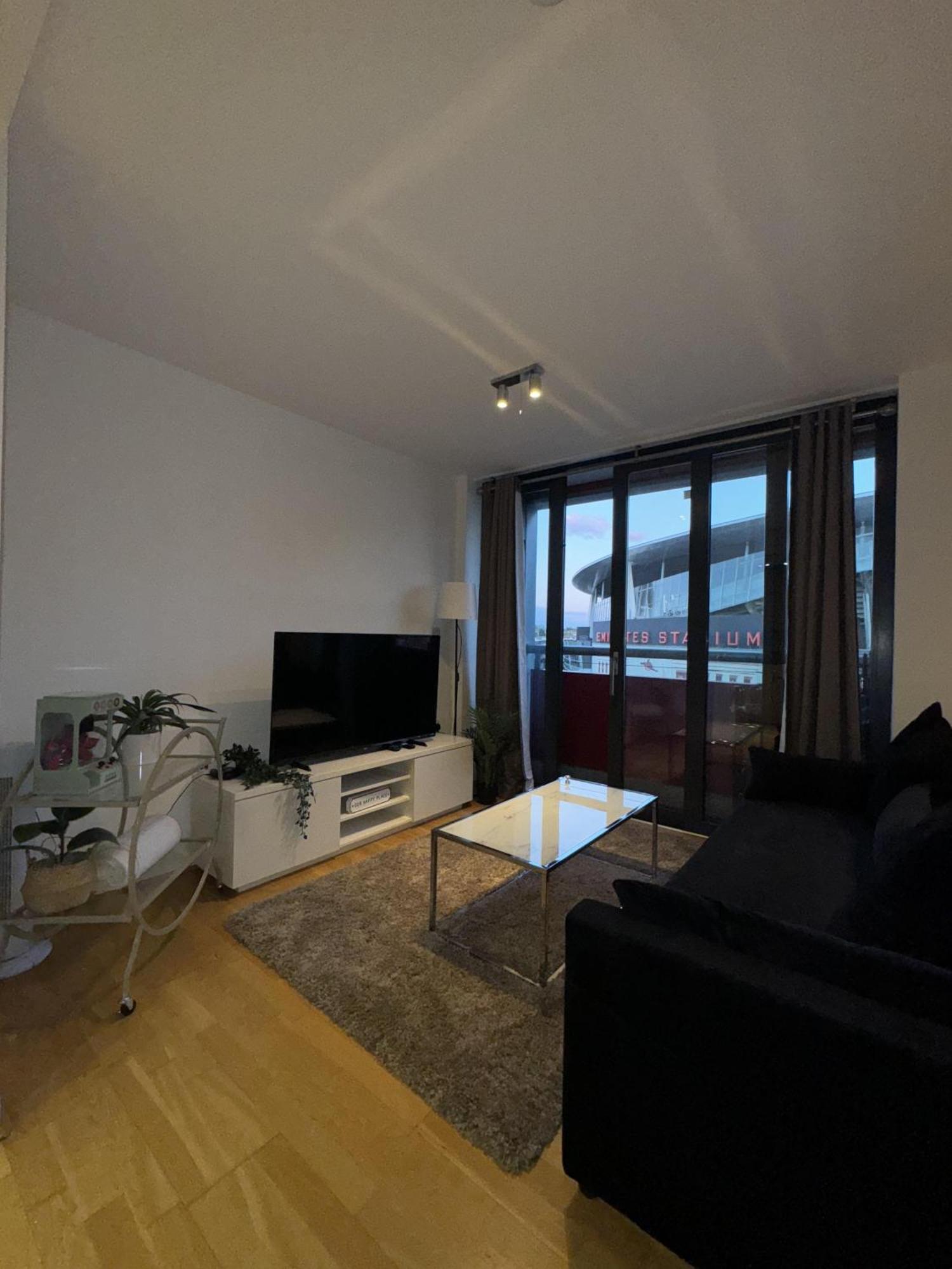 Cozy Overlooking Emirates Stadium Apartment *