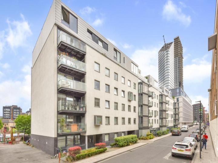 Waterside, Old Street, Angel, Entire Private * London