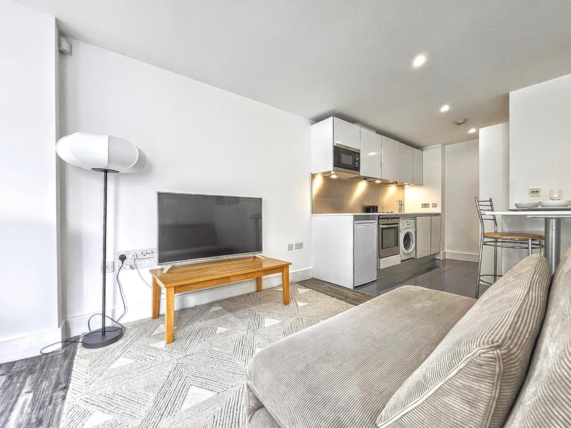 Waterside, Old Street, Angel, Entire Private London