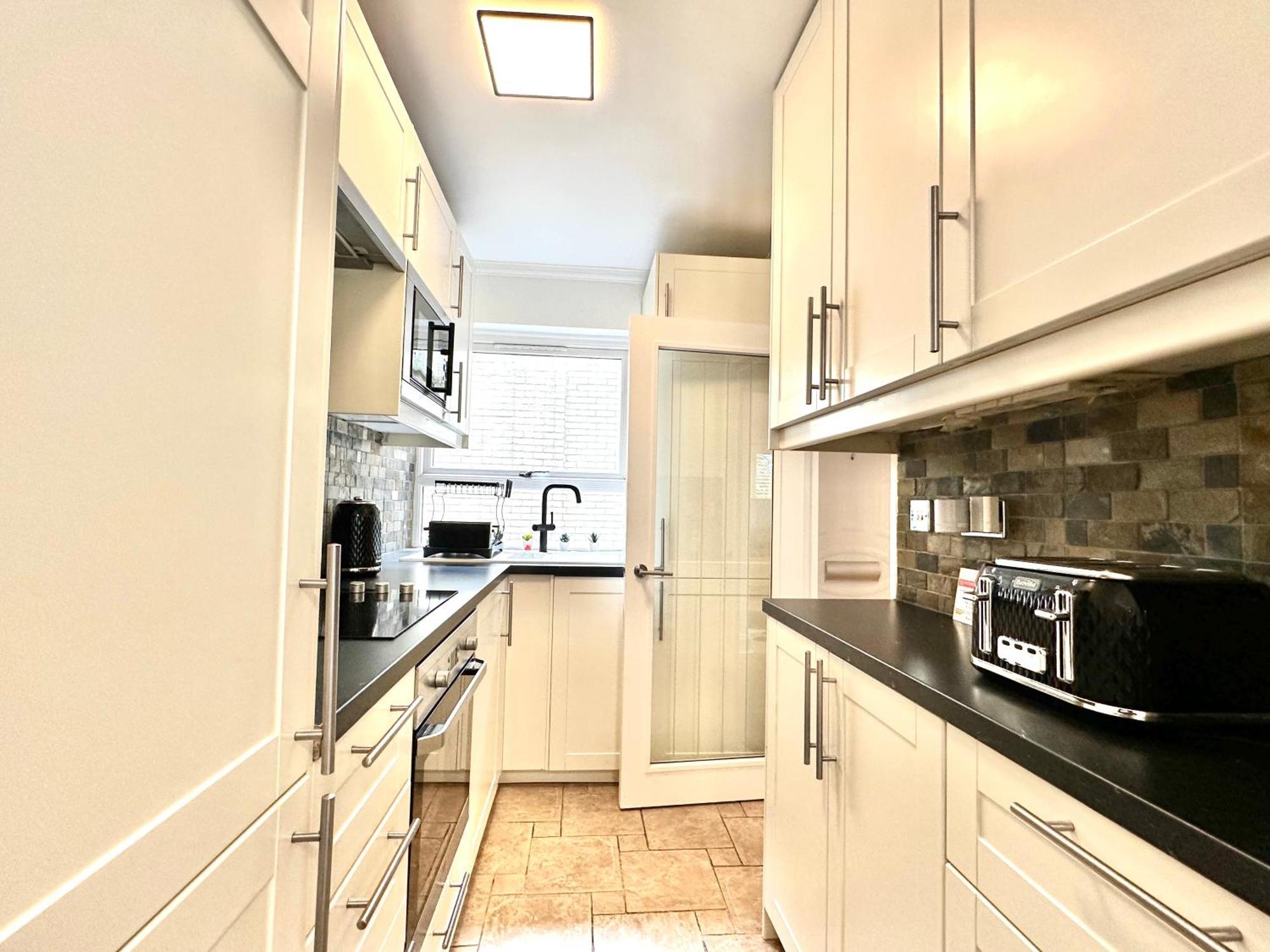 Newly Refurbished ,chic, Attractive 3 Bedroom Flat Appartement Londres