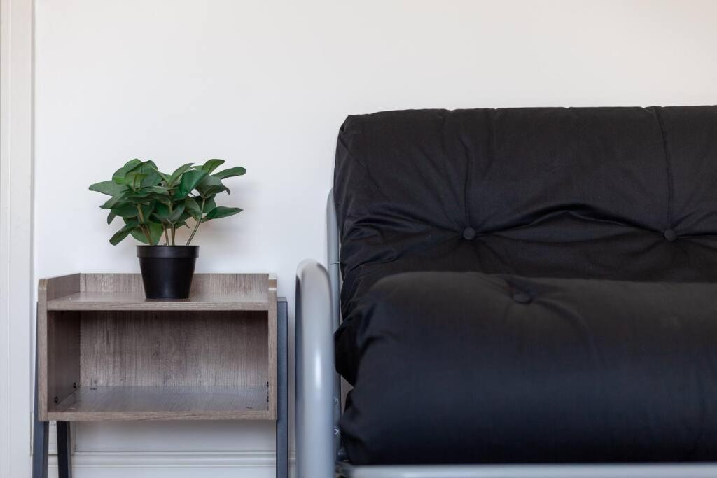 Stylish 2-bed By Tower Of Lägenhet *