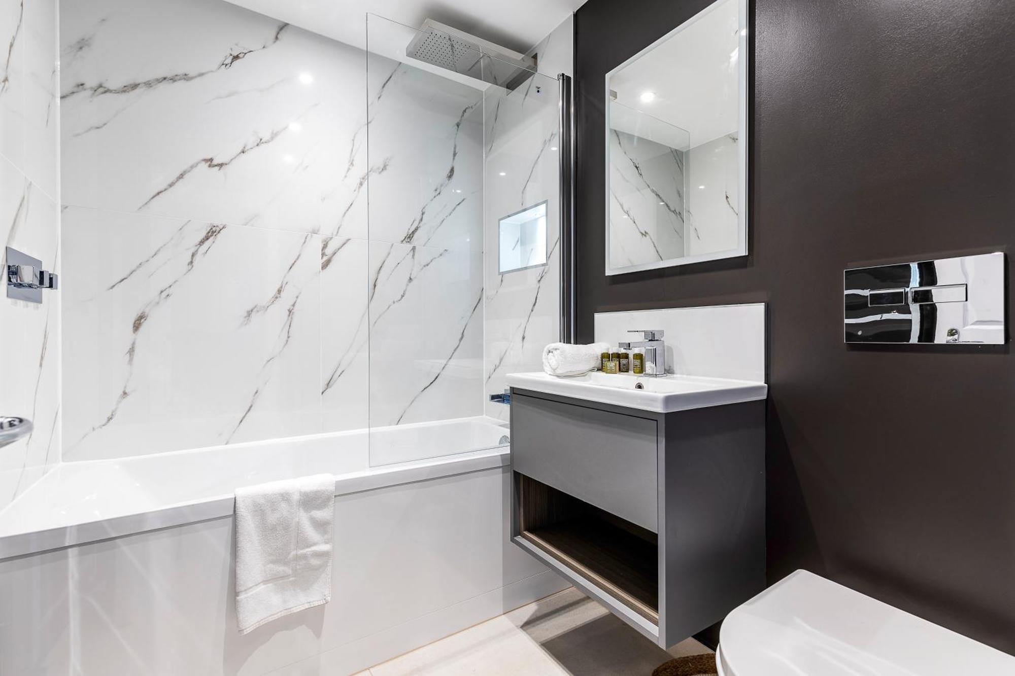 Lägenhet Luxurious 3 Bed Flat With Patio And Garden