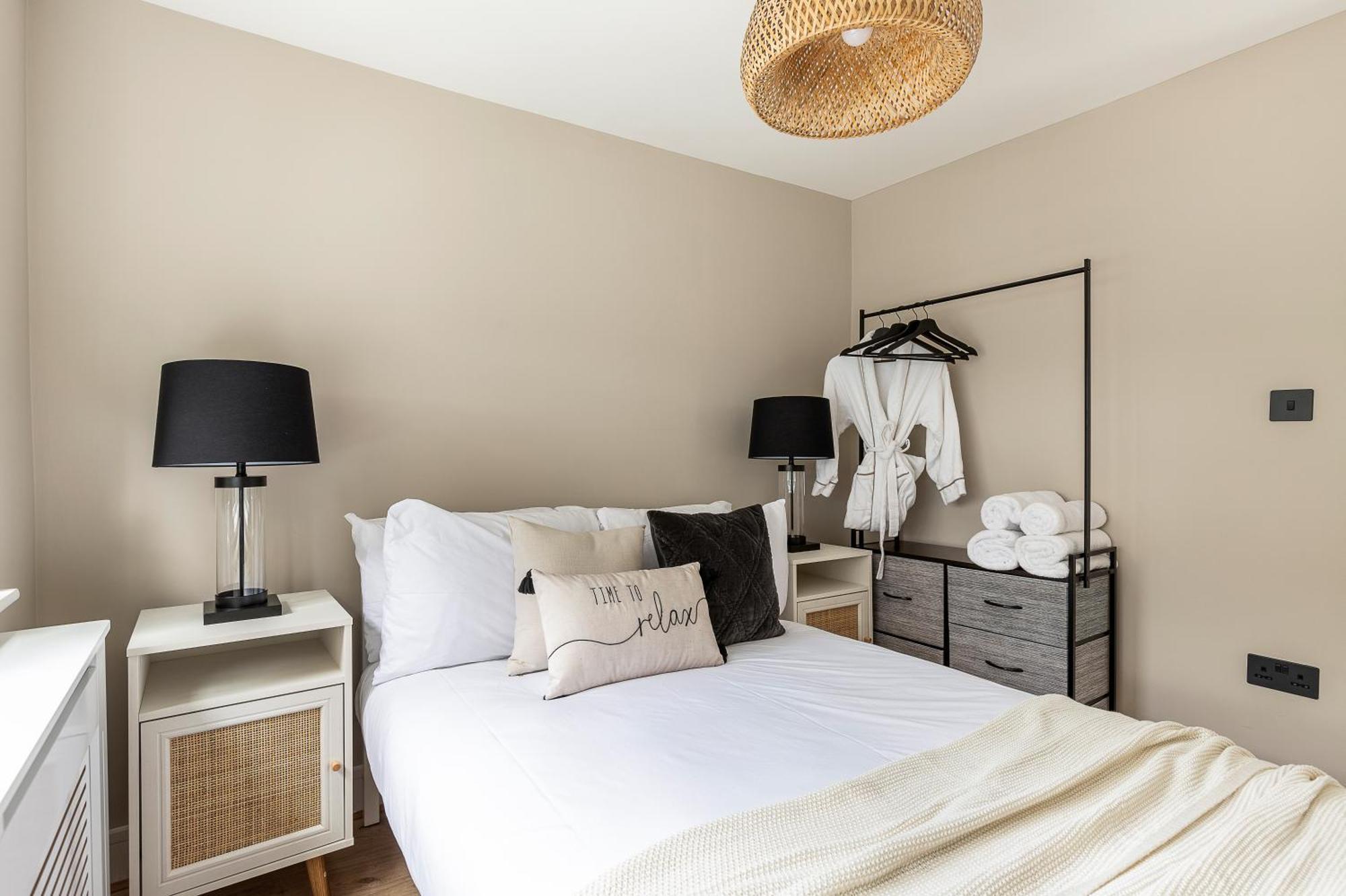 Luxurious 3 Bed Flat With Patio And Garden Lägenhet London