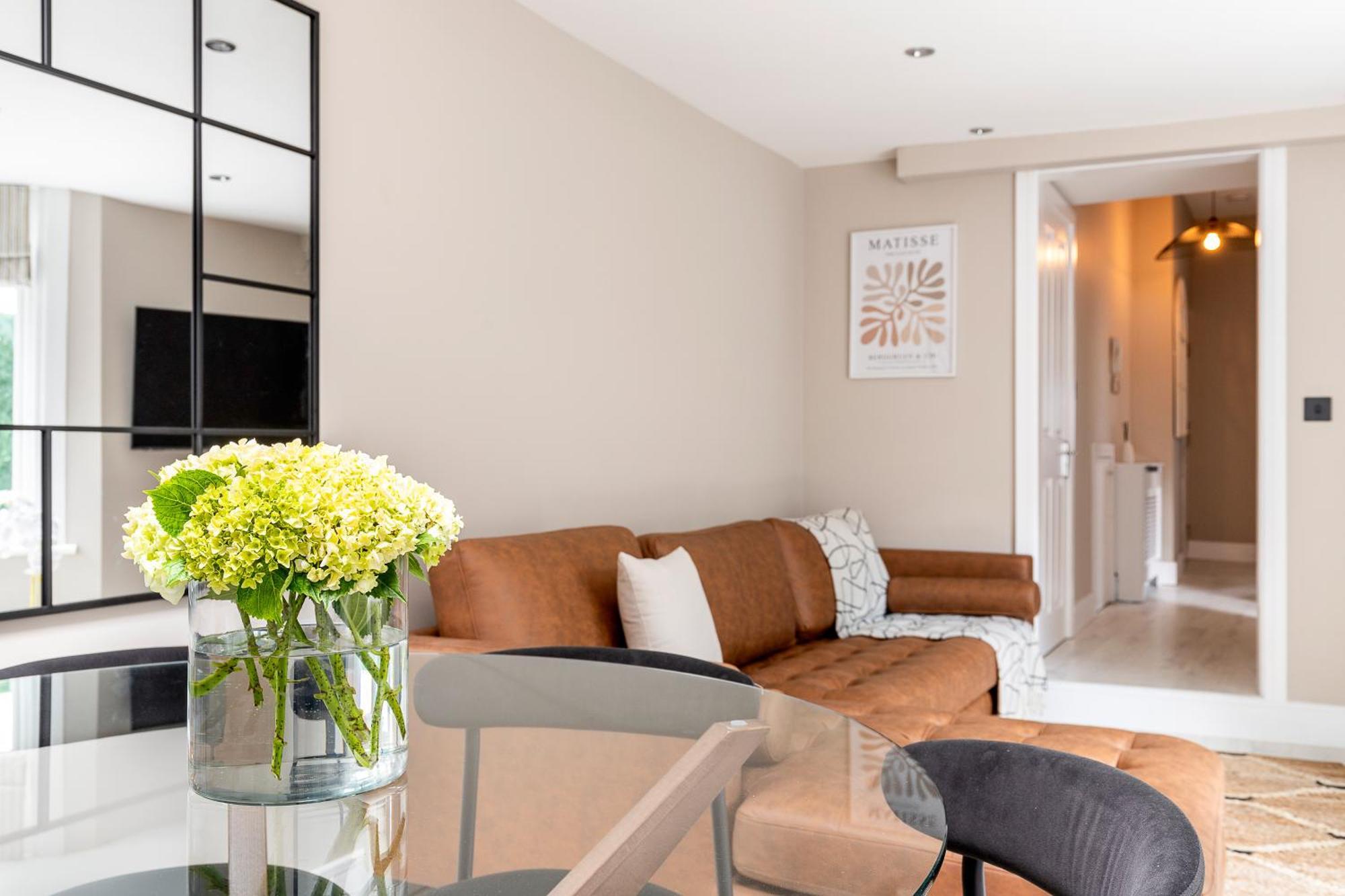 Luxurious 3 Bed Flat With Patio And Garden Lägenhet