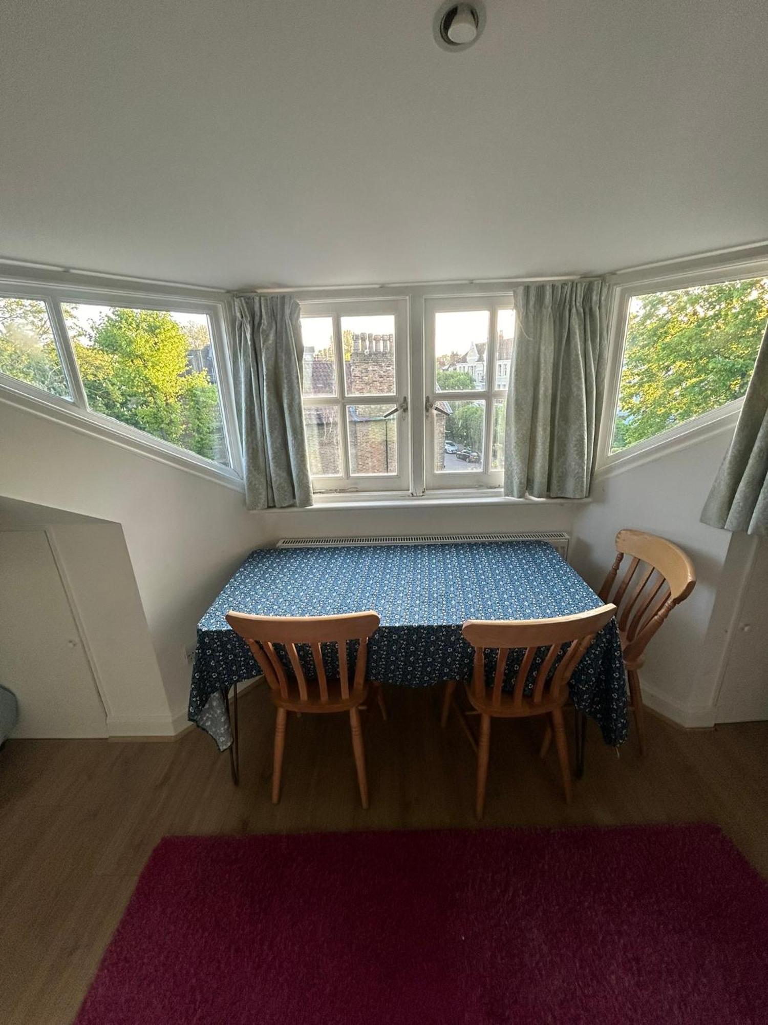 Cosy Attic Flat With Views Leilighet