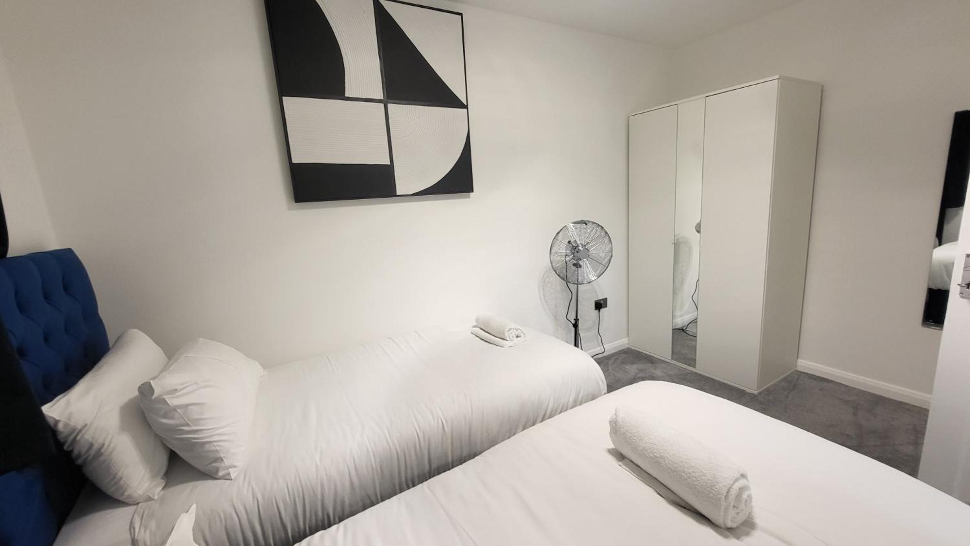 Garland Spacious 4 Bedroom House With Garden And Parking Appartement Londres